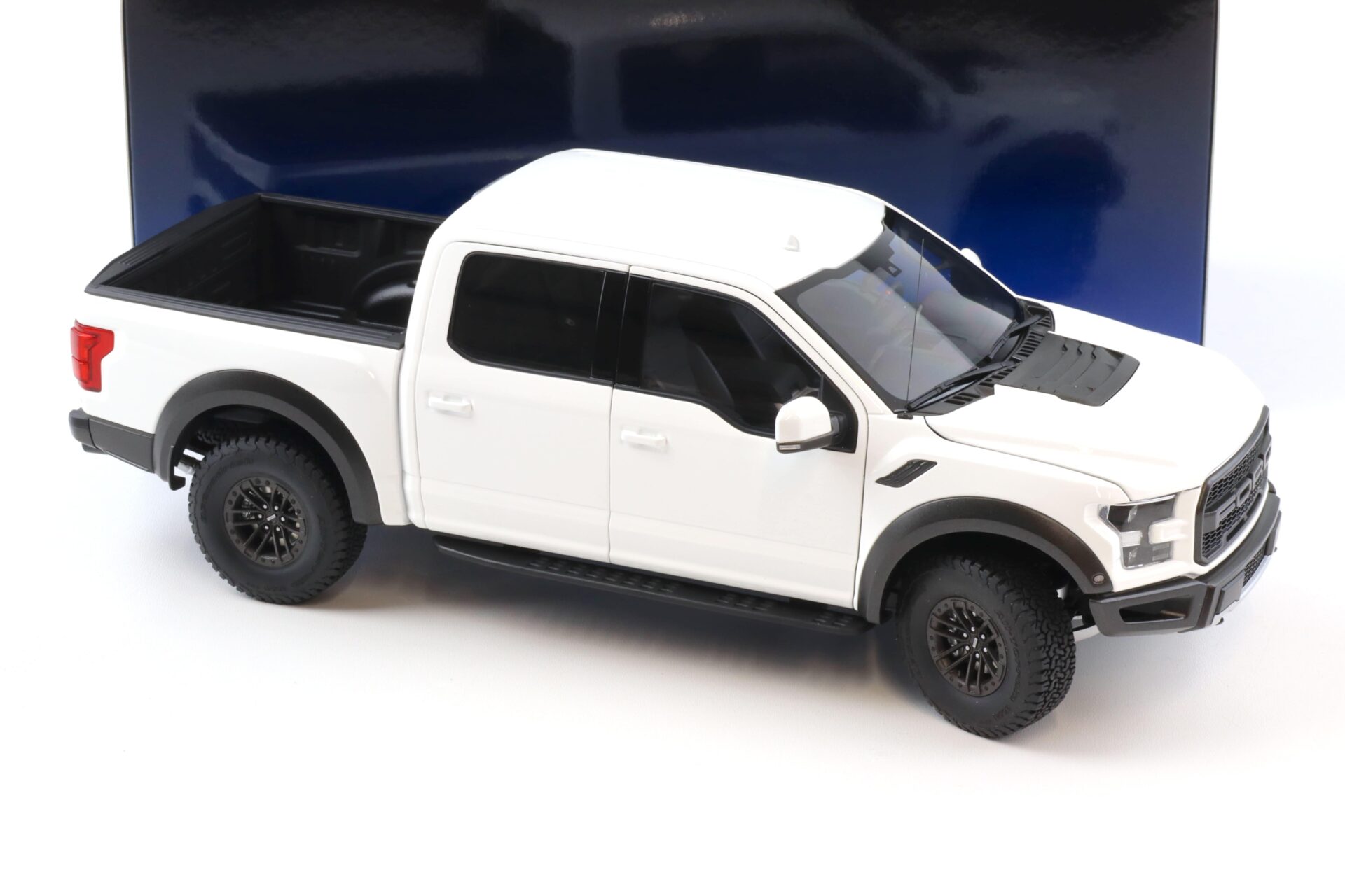 1:18 AUTOart Ford F-150 Raptor Supercrew Pickup 2019 Oxford white 72946
