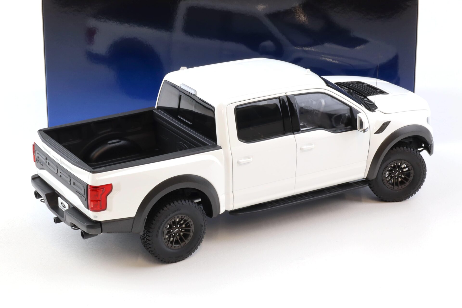1:18 AUTOart Ford F-150 Raptor Supercrew Pickup 2019 Oxford white 72946