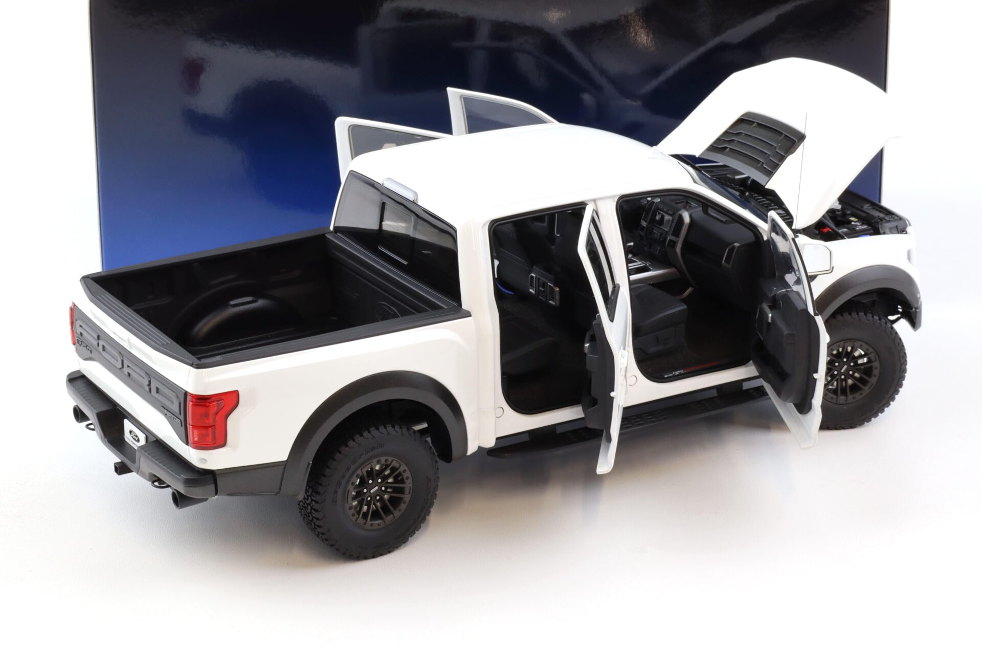 1:18 AUTOart Ford F-150 Raptor Supercrew Pickup 2019 Oxford white 72946