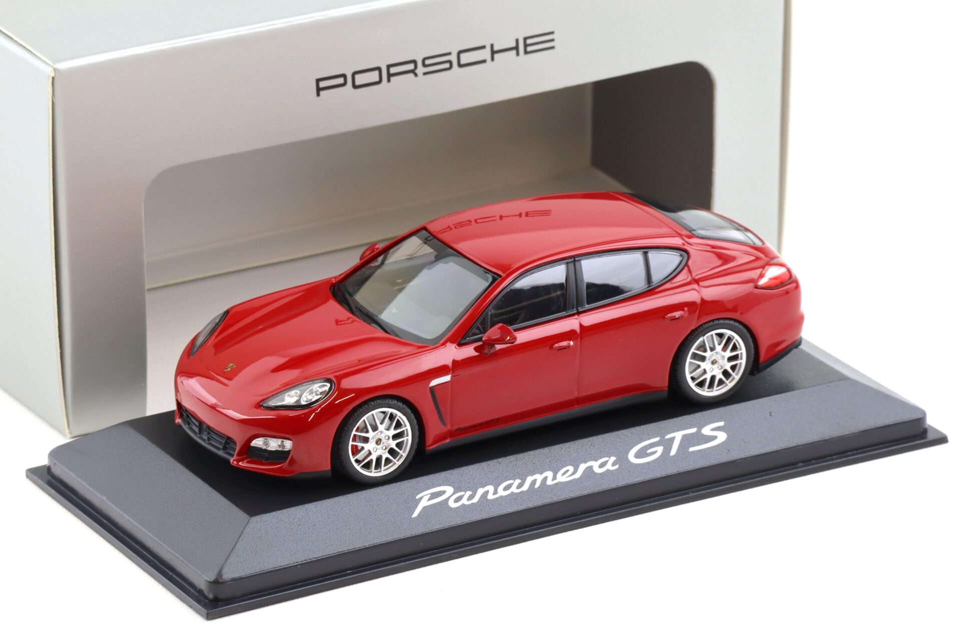 1:43 Minichamps Porsche Panamera GTS 2013 Karmin red WAP DEALER
