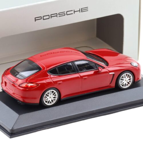 1:43 Minichamps Porsche Panamera GTS 2013 Karmin red WAP DEALER