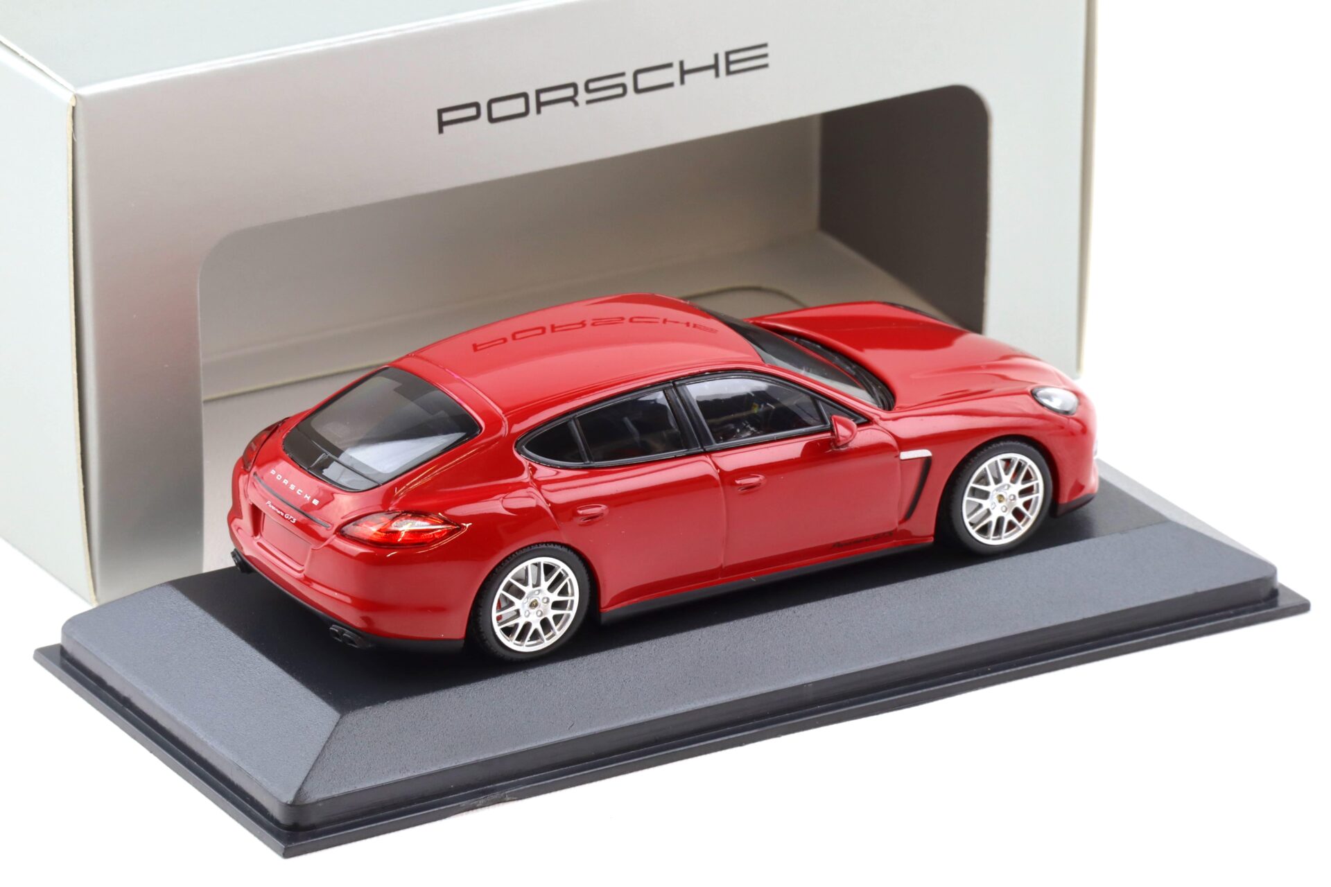 1:43 Minichamps Porsche Panamera GTS 2013 Karmin red WAP DEALER