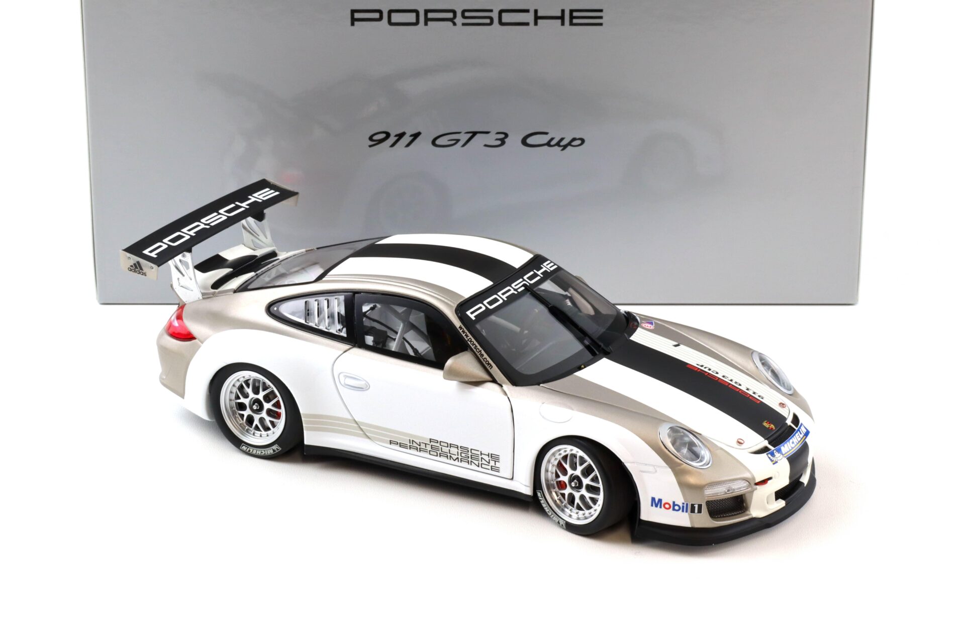1:18 Minichamps Porsche 911 997 GT3 CUP Presentation 2011 WAP DEALER