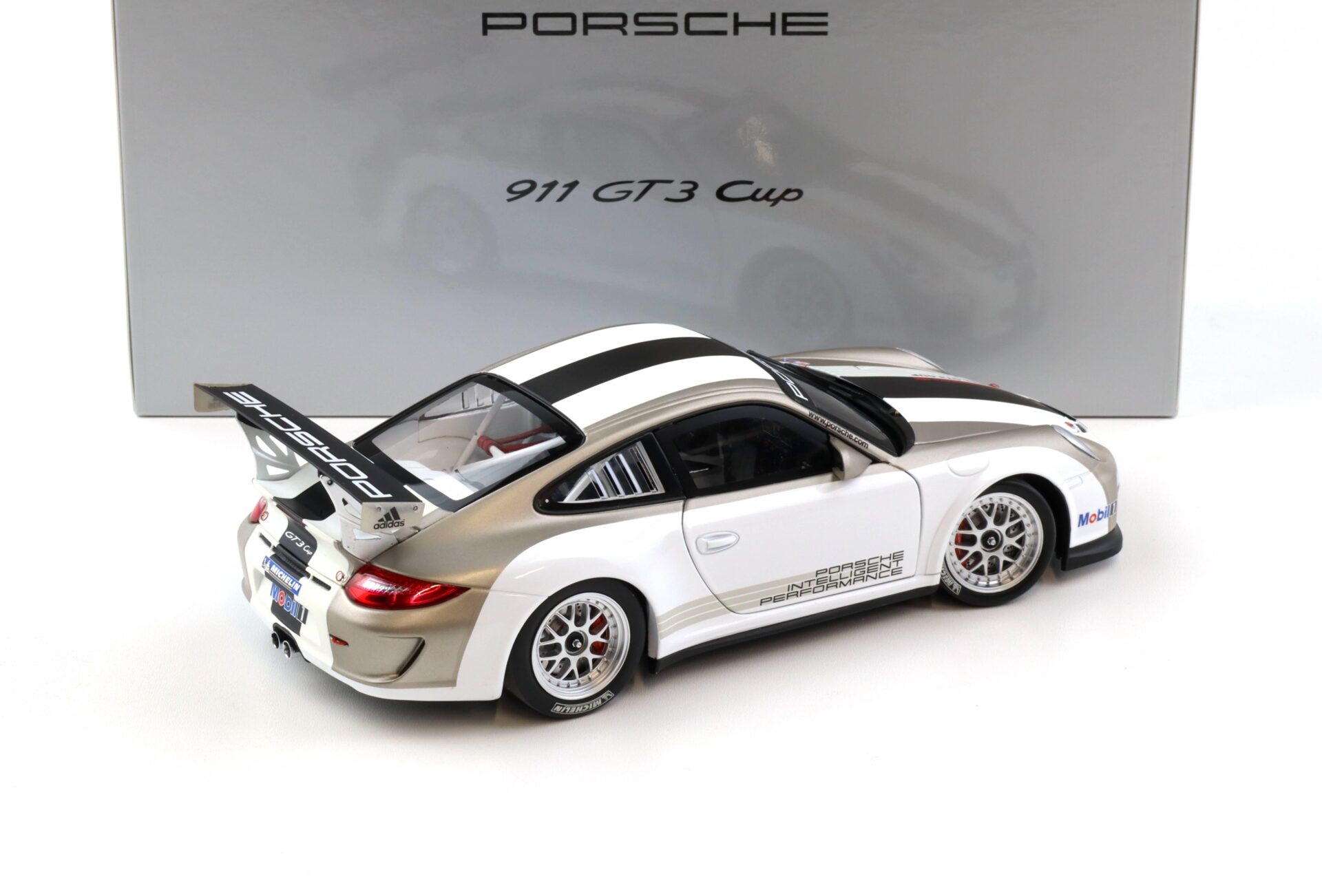 1:18 Minichamps Porsche 911 997 GT3 CUP Presentation 2011 WAP DEALER