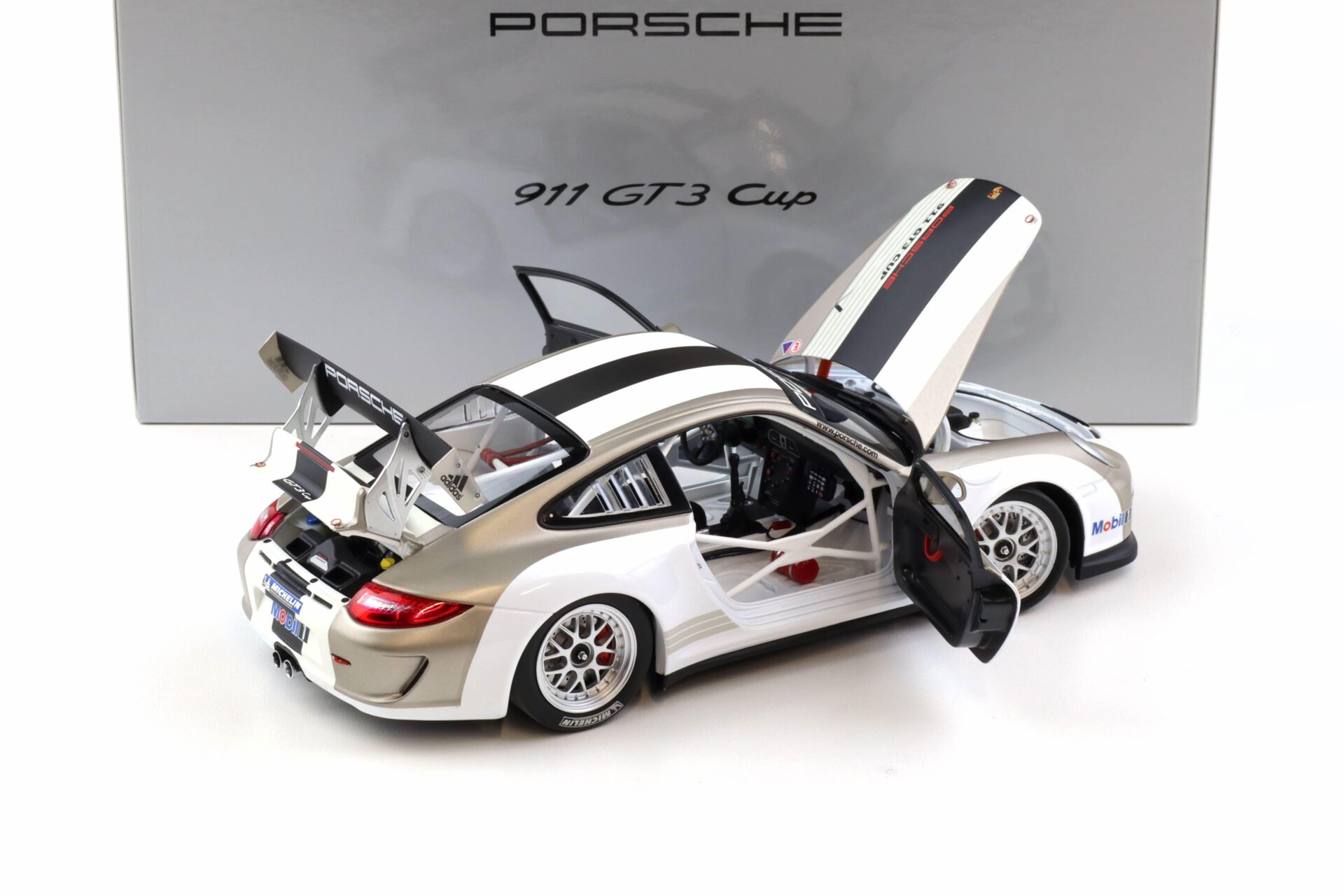 1:18 Minichamps Porsche 911 997 GT3 CUP Presentation 2011 WAP DEALER