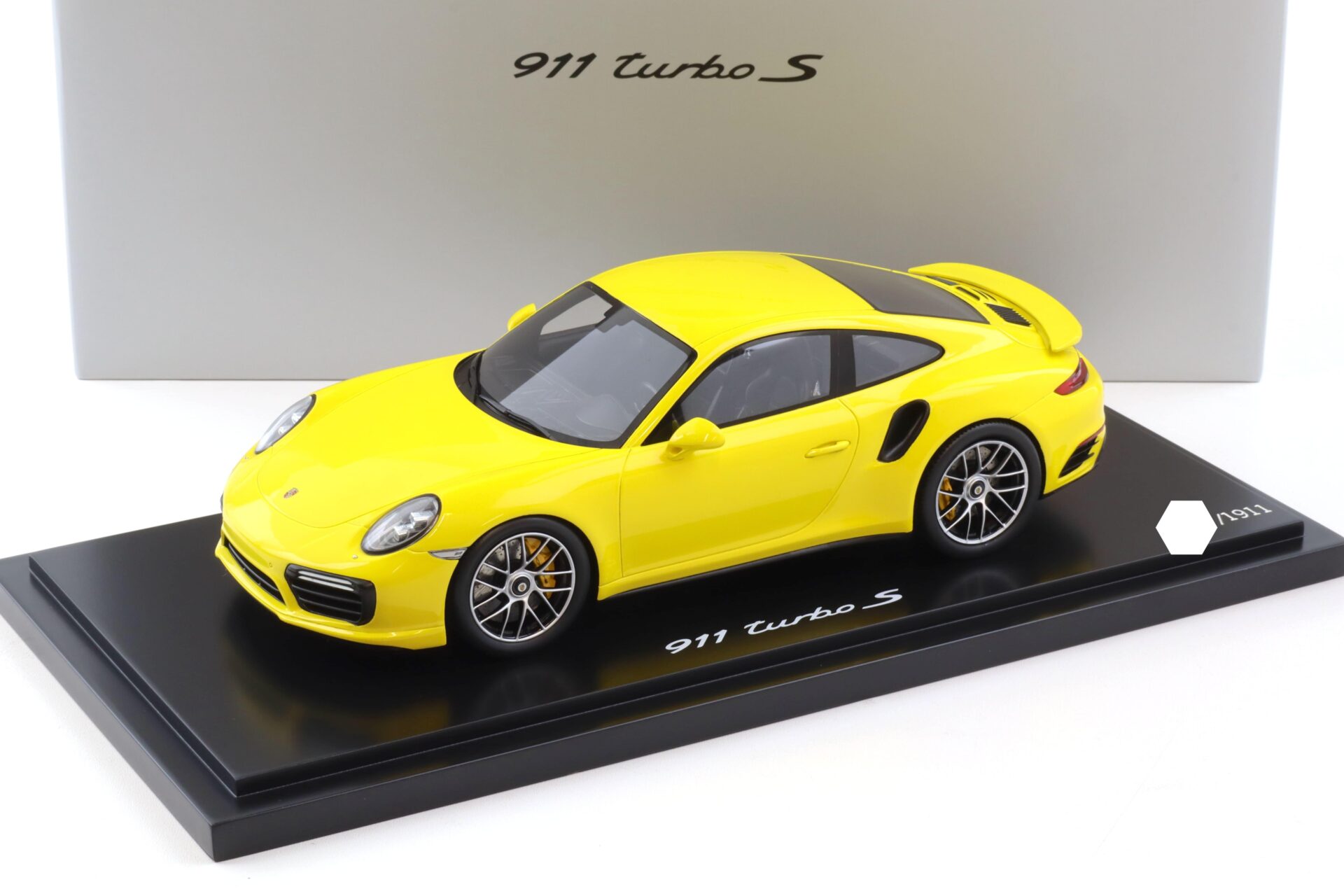 1:18 Spark Porsche 911 991.2 Turbo S Coupe Racing yellow WAP DEALER