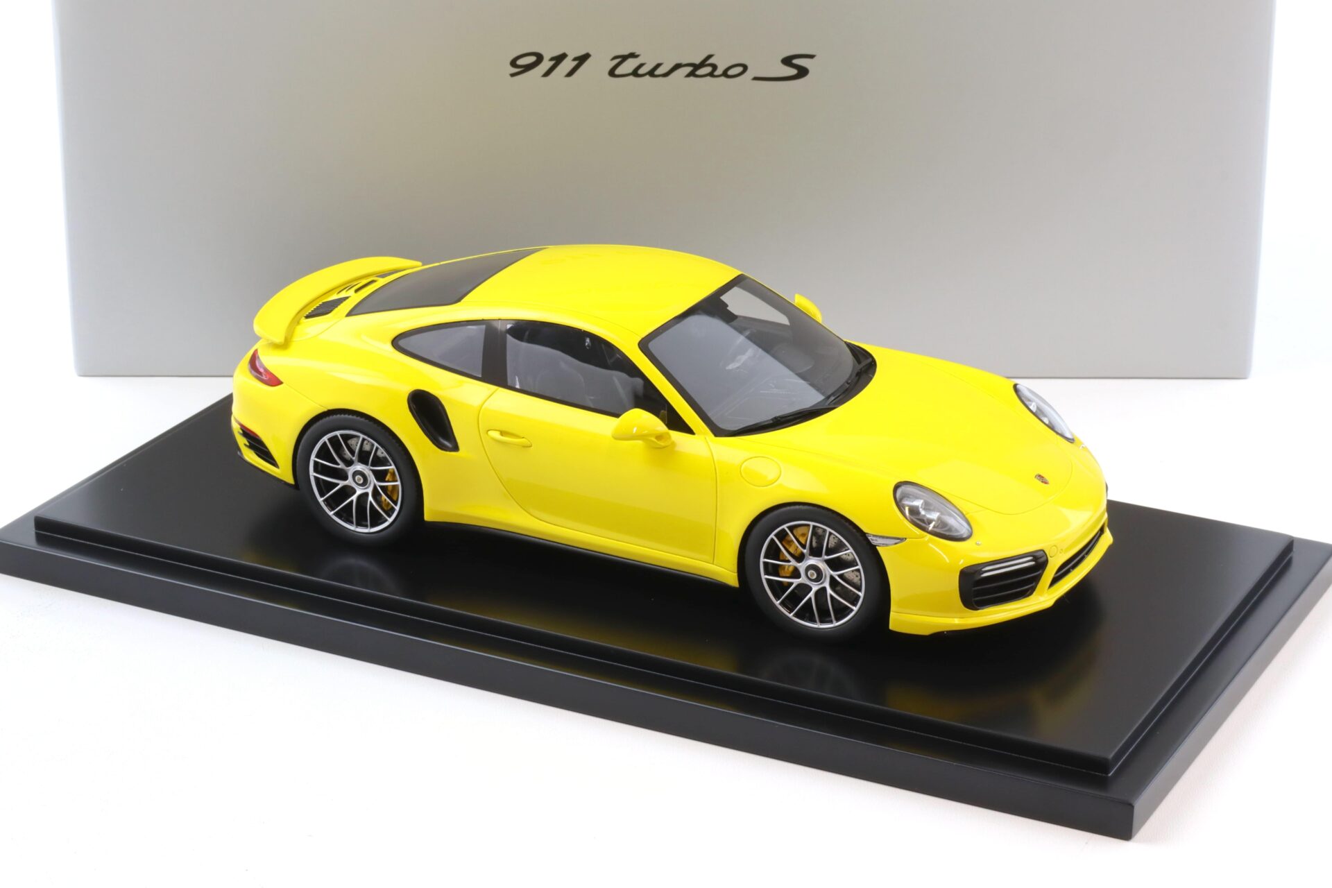 1:18 Spark Porsche 911 991.2 Turbo S Coupe Racing yellow WAP DEALER