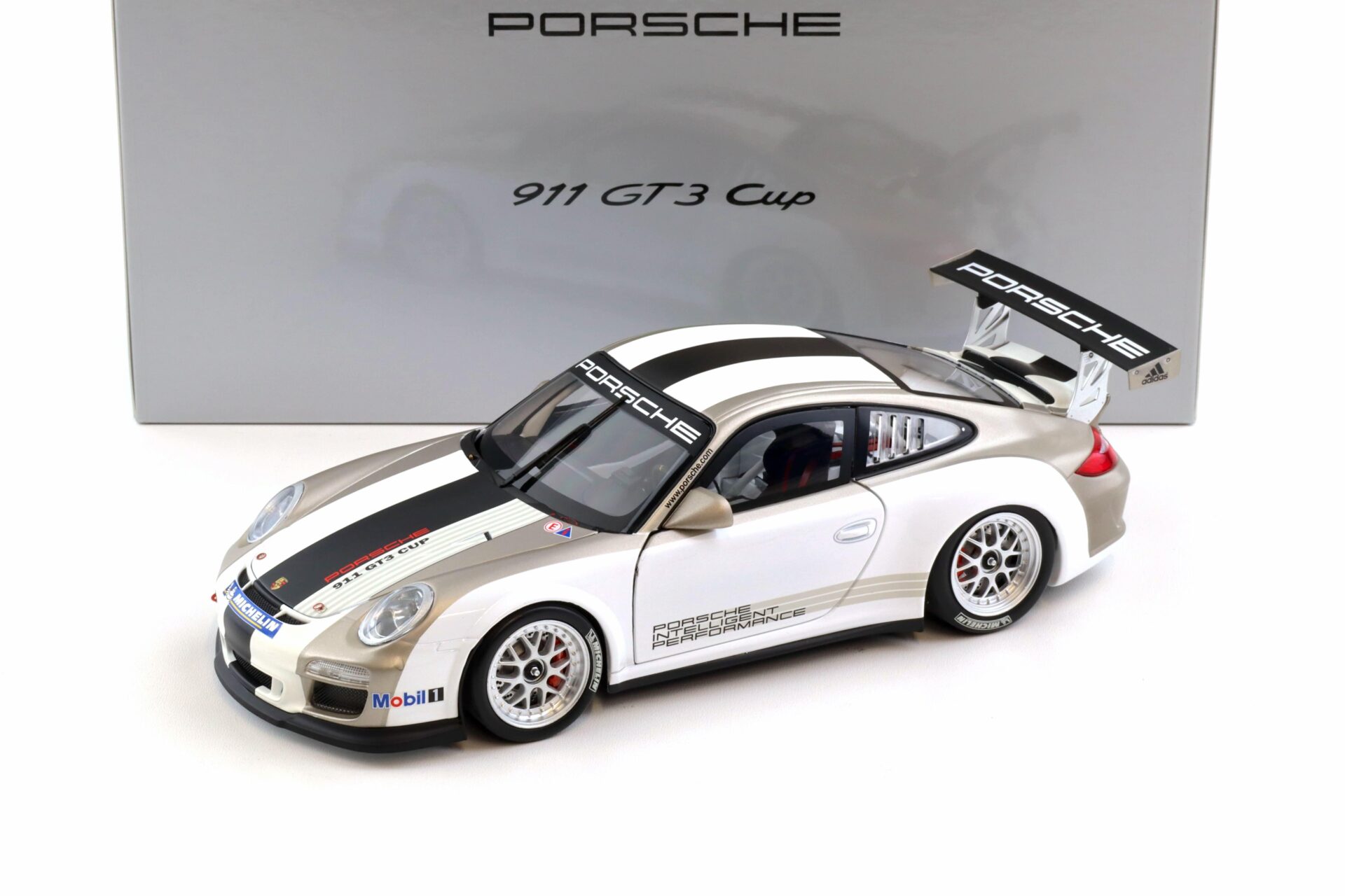1:18 Minichamps Porsche 911 997 GT3 CUP Presentation 2011 WAP DEALER