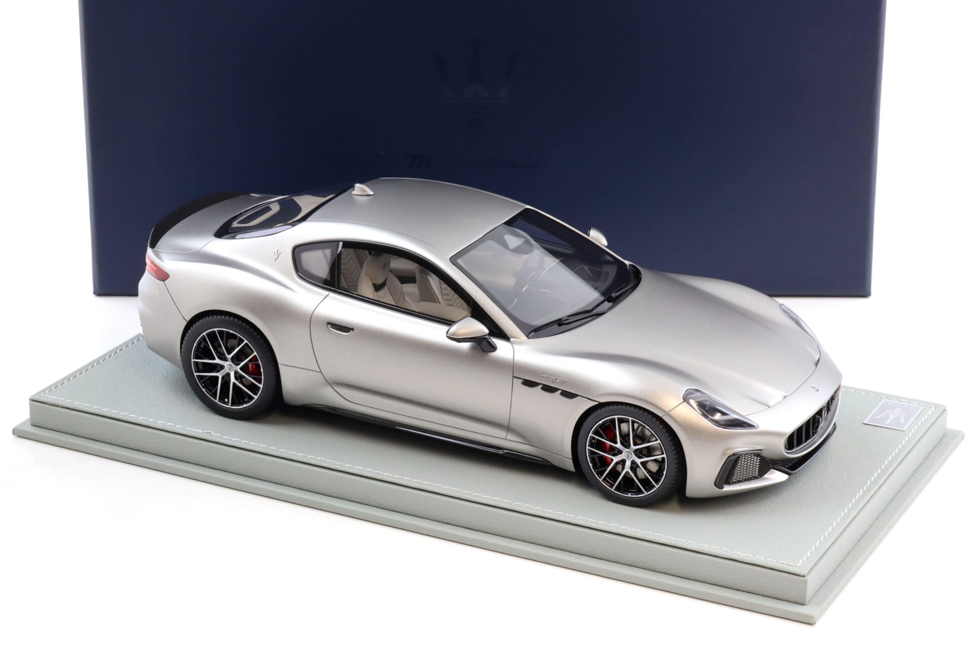 1:18 BBR Maserati Granturismo Trofeo 2023 Grigio Maratea matt DEALER VERSION