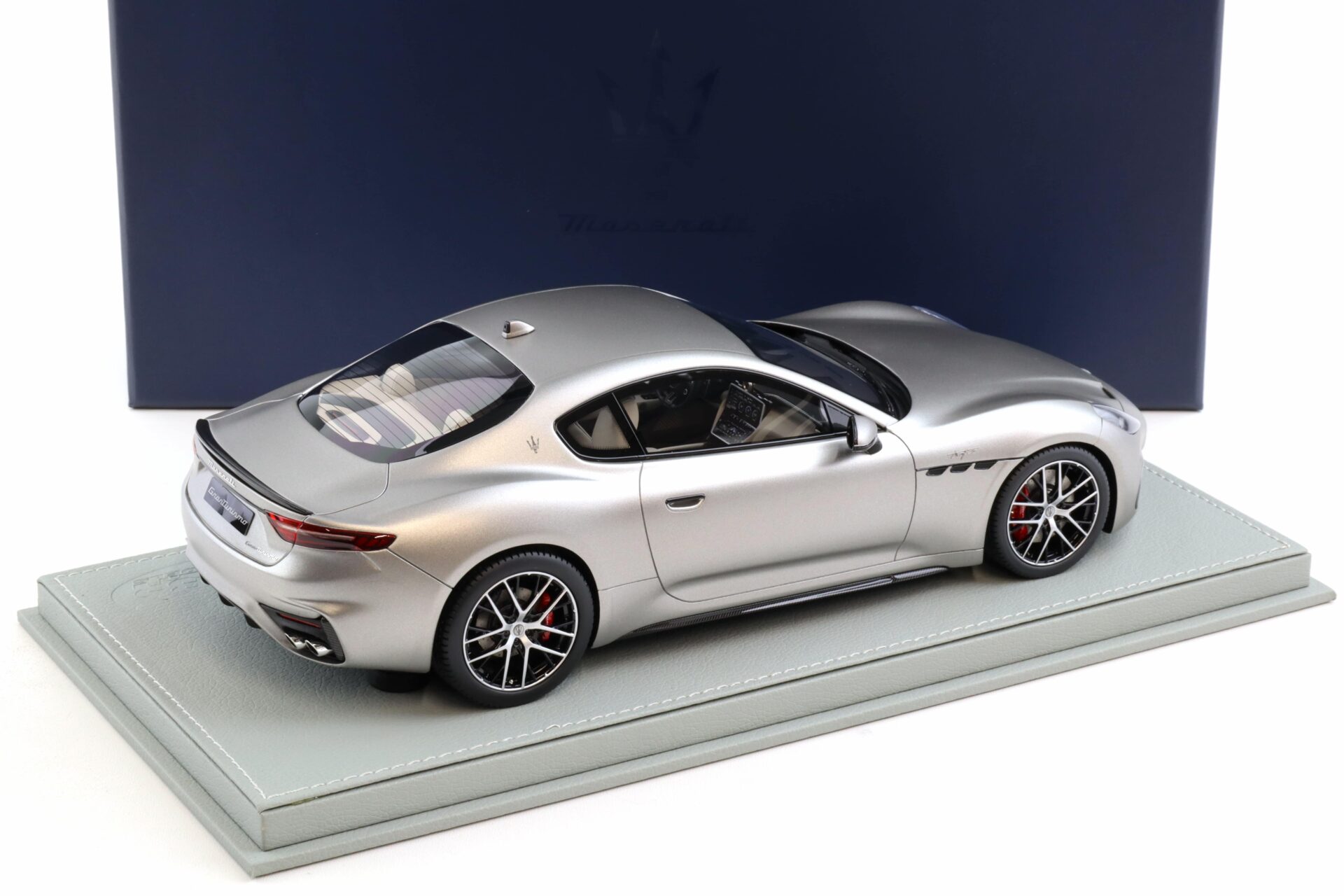 1:18 BBR Maserati Granturismo Trofeo 2023 Grigio Maratea matt DEALER VERSION