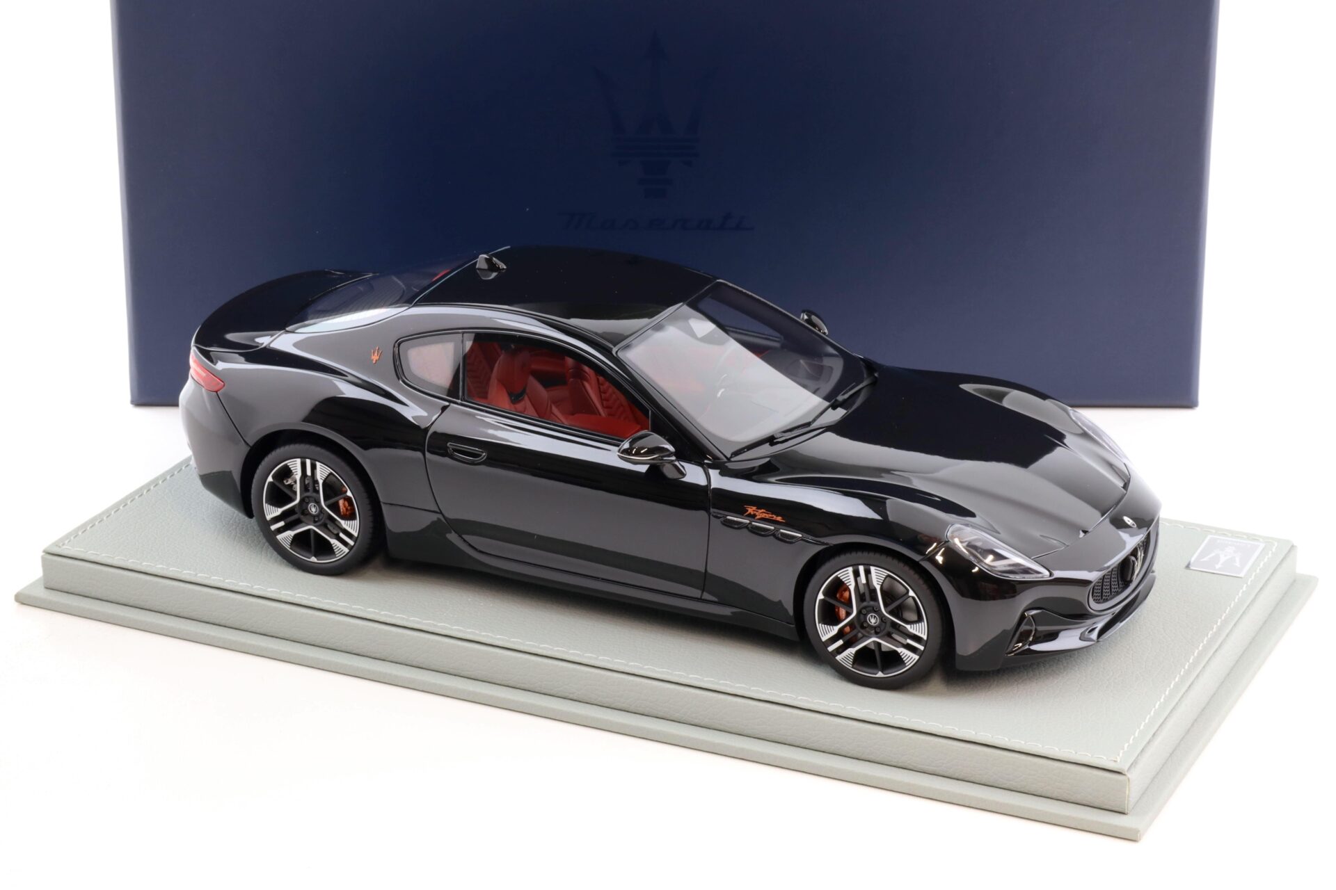 1:18 BBR Maserati Granturismo Folgore 2023 Nero Assoluto DEALER VERSION