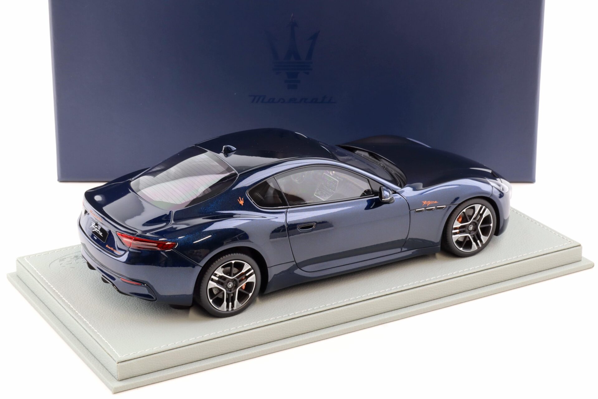 1:18 BBR Maserati Granturismo Folgore 2023 Blu Nobile metallic DEALER VERSION