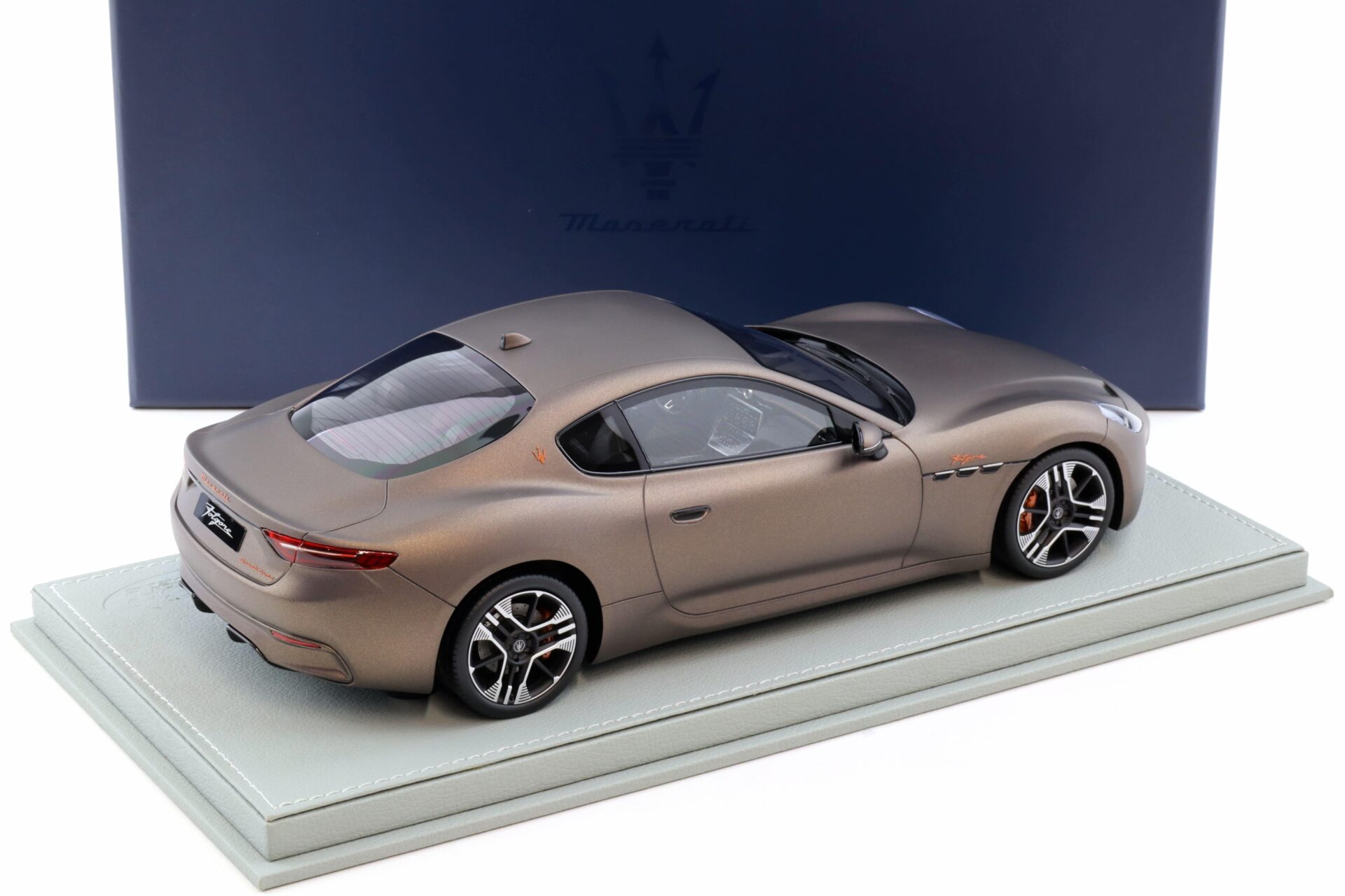1:18 BBR Maserati Granturismo Folgore 2023 Rame Folgore metallic DEALER VERSION
