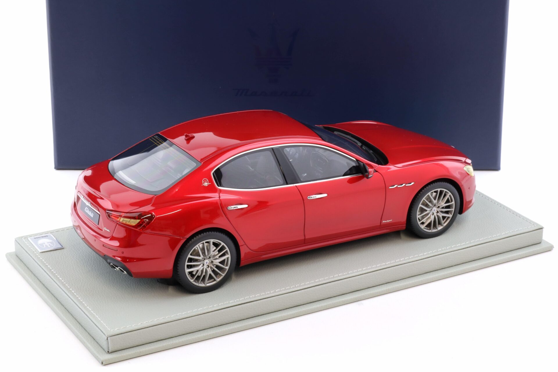 1:18 BBR Maserati Ghibli MY19 Limousine Rosso Potente DEALER VERSION