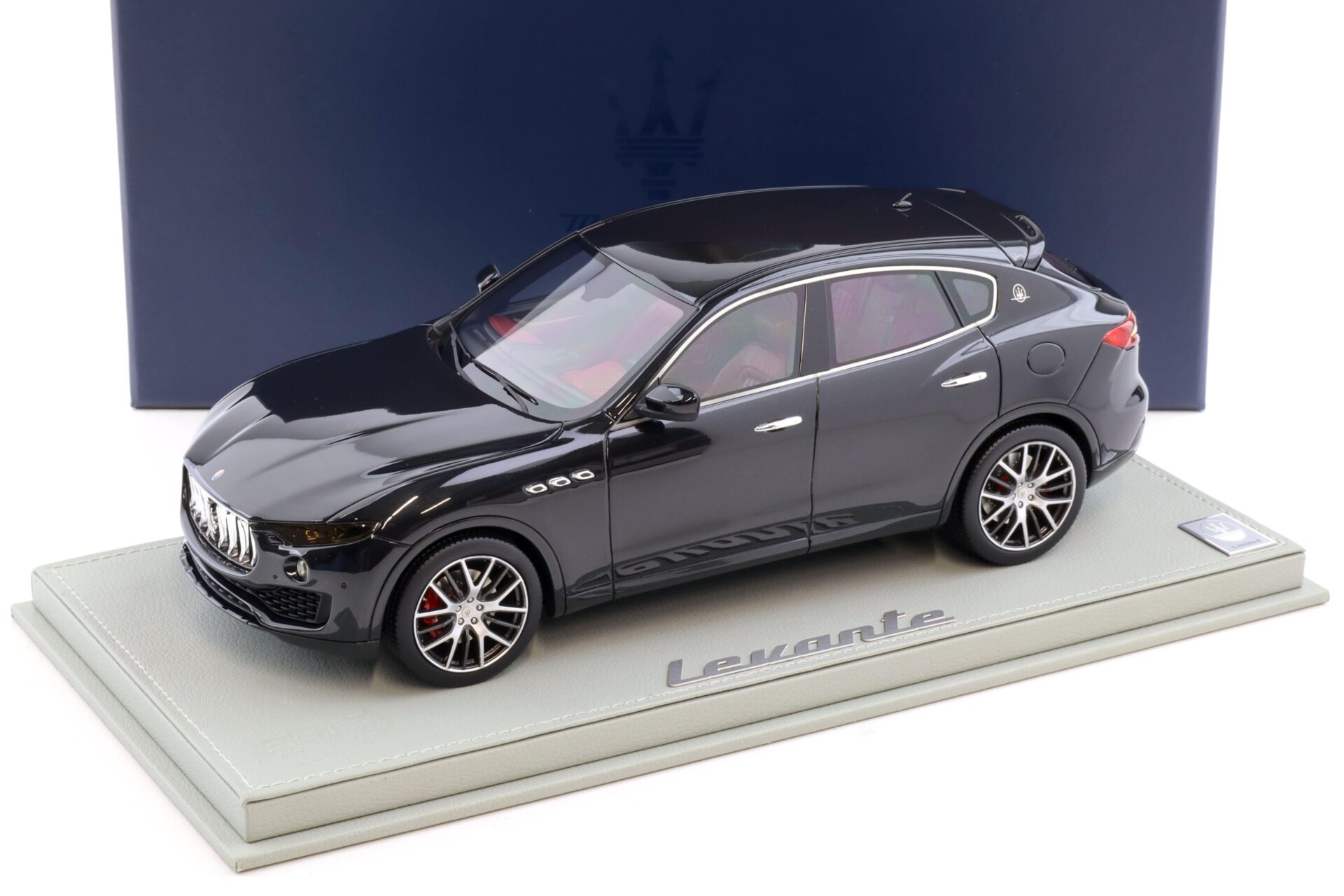1:18 BBR Maserati Levante 2016 Nero Ribelle metallic DEALER VERSION