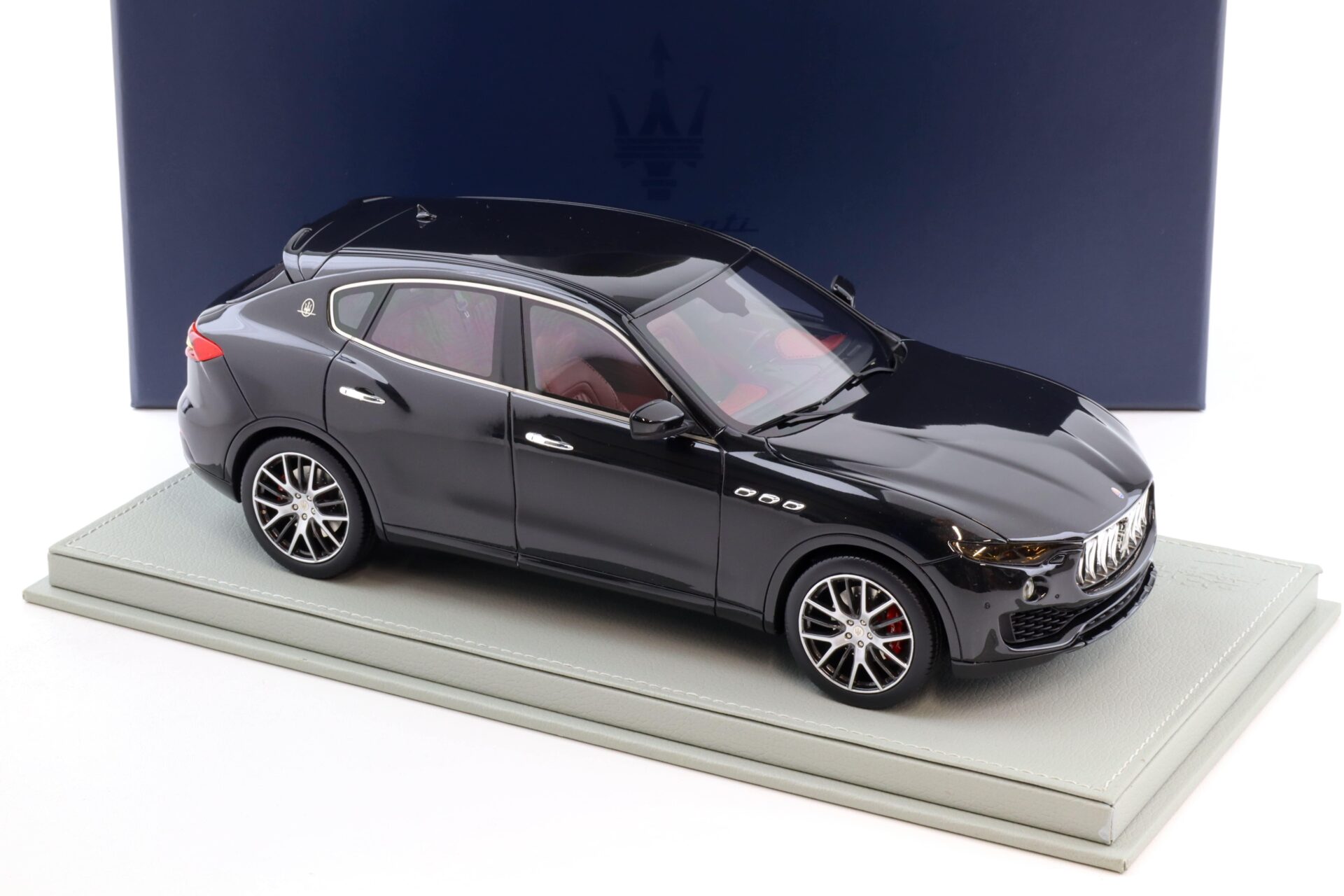 1:18 BBR Maserati Levante 2016 Nero Ribelle metallic DEALER VERSION
