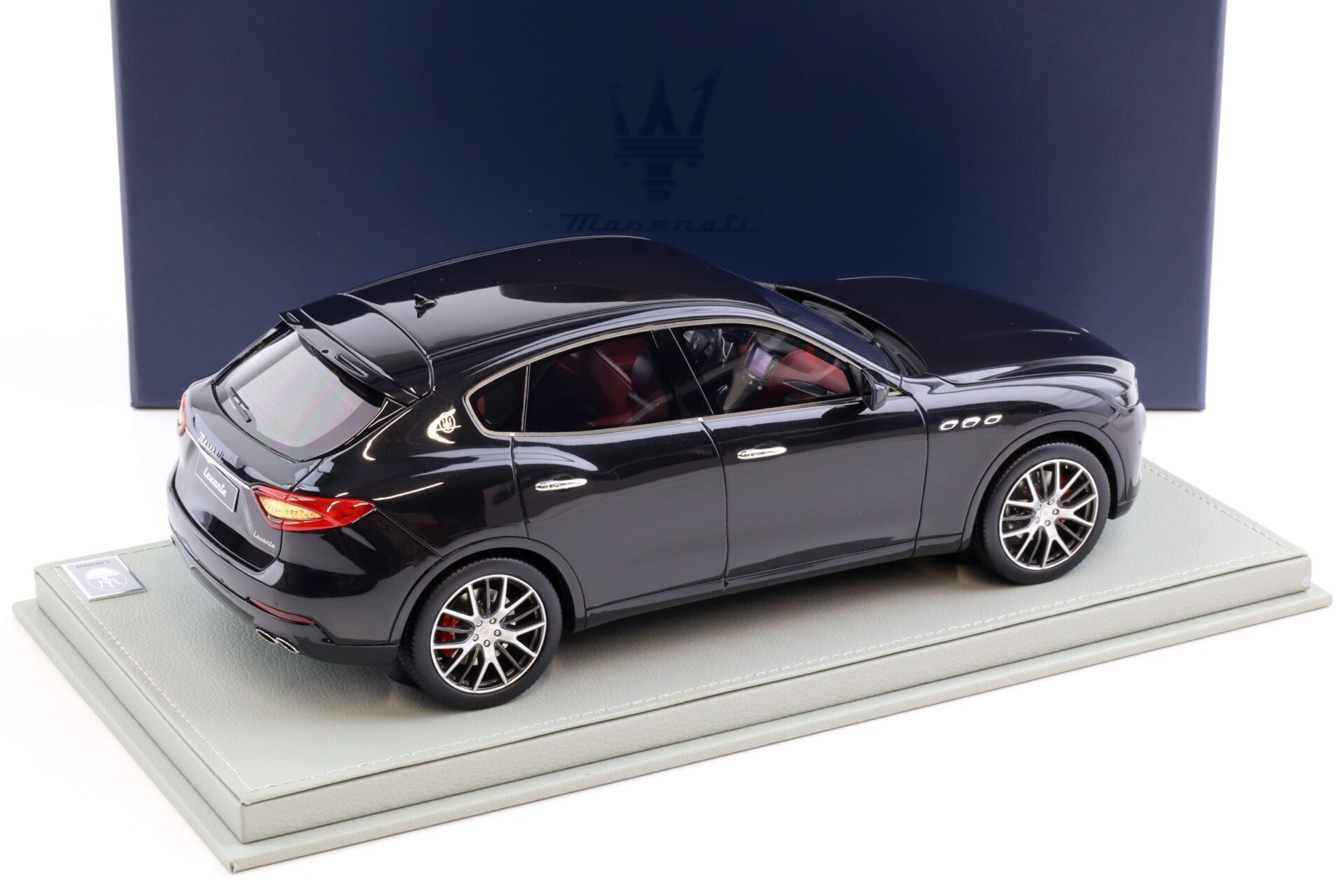 1:18 BBR Maserati Levante 2016 Nero Ribelle metallic DEALER VERSION