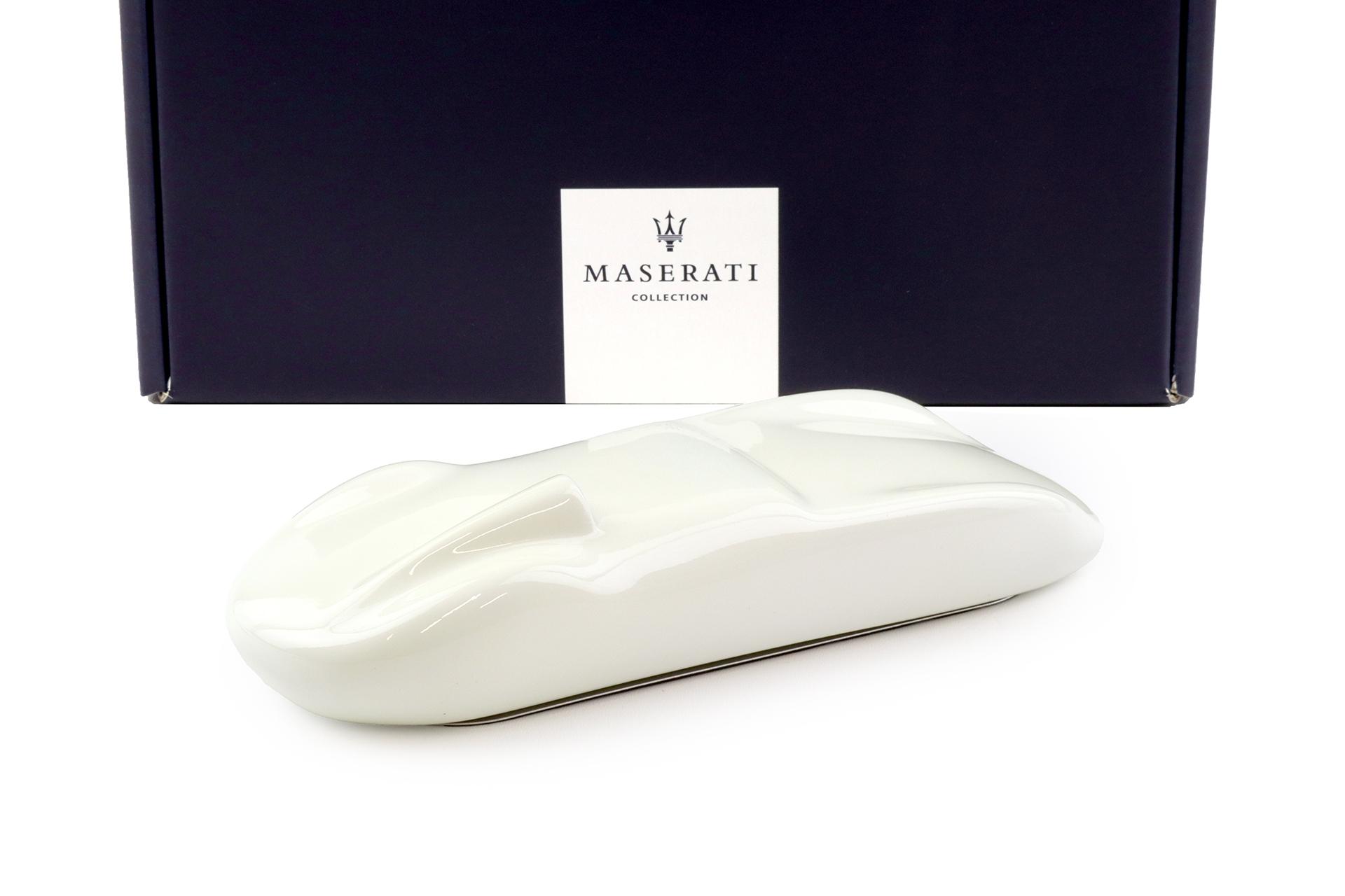 1:18 Original Maserati Silhouette 300S white 1956 DEALER VERSION