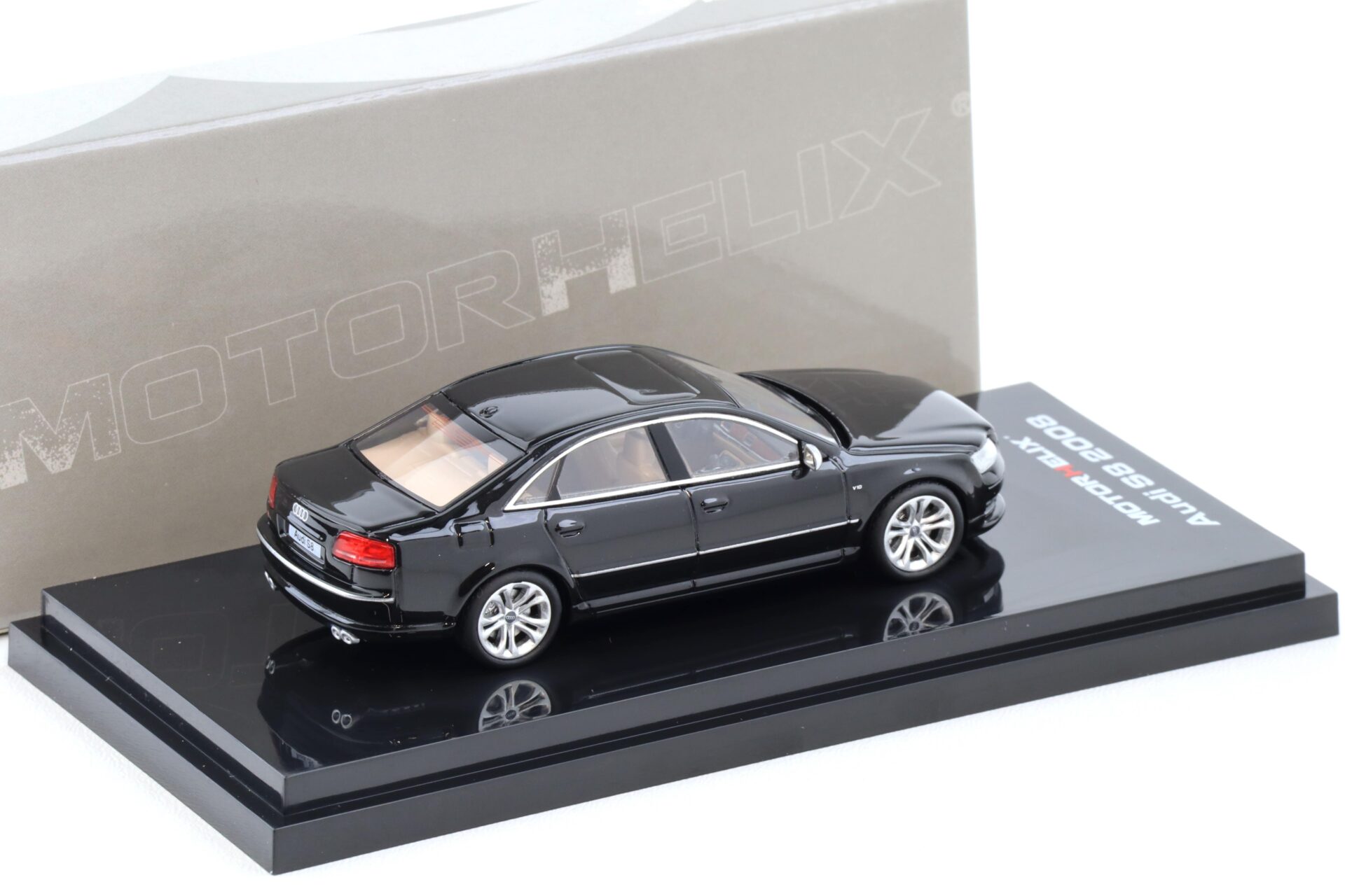 1:64 Motorhelix Audi S8 Limousine D3 Brilliant black 2008
