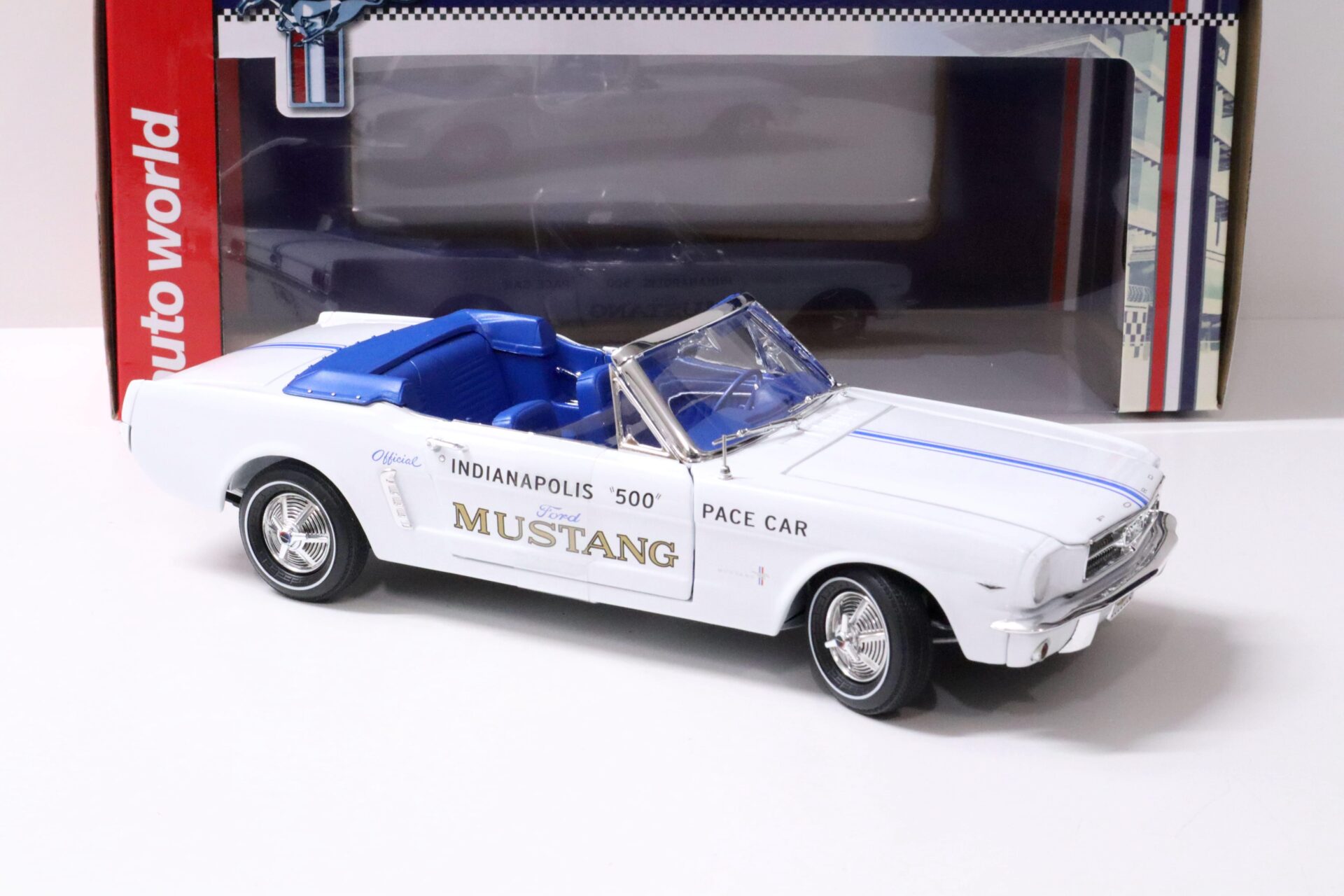 1:18 Auto World 1964 1/2 Ford Mustang Convertible Indianapolis 500 PACE Car white