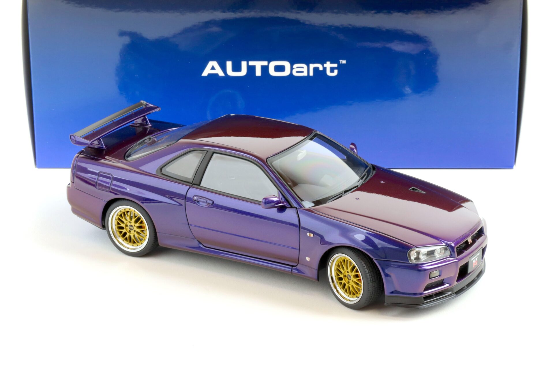 1:18 AUTOart Nissan Skyline GT-R (R34) V-Spec II BBS LM Wheels Midnight purple III 77403