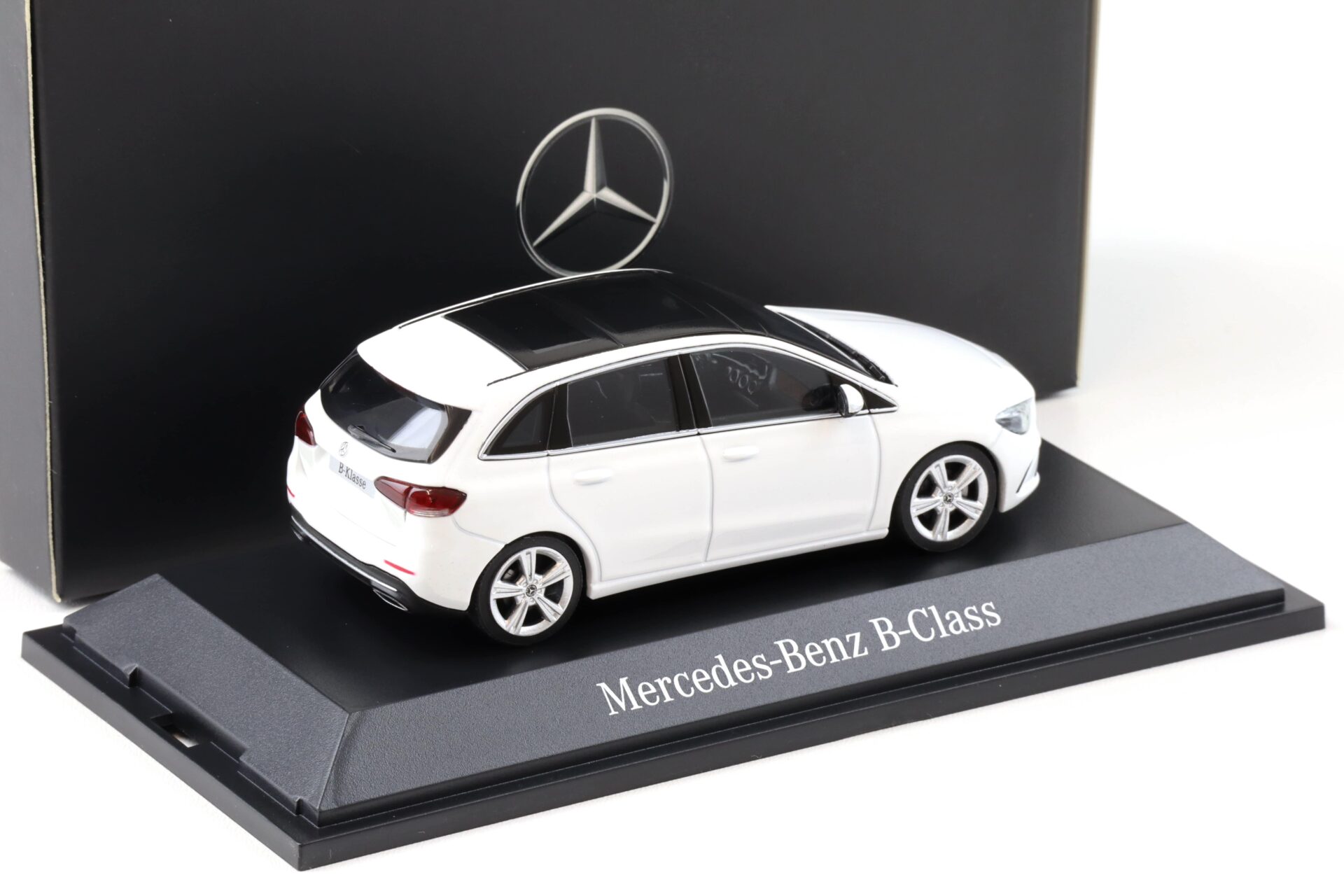 1:43 Herpa Mercedes B-Klasse W247 Polar white DEALER VERSION