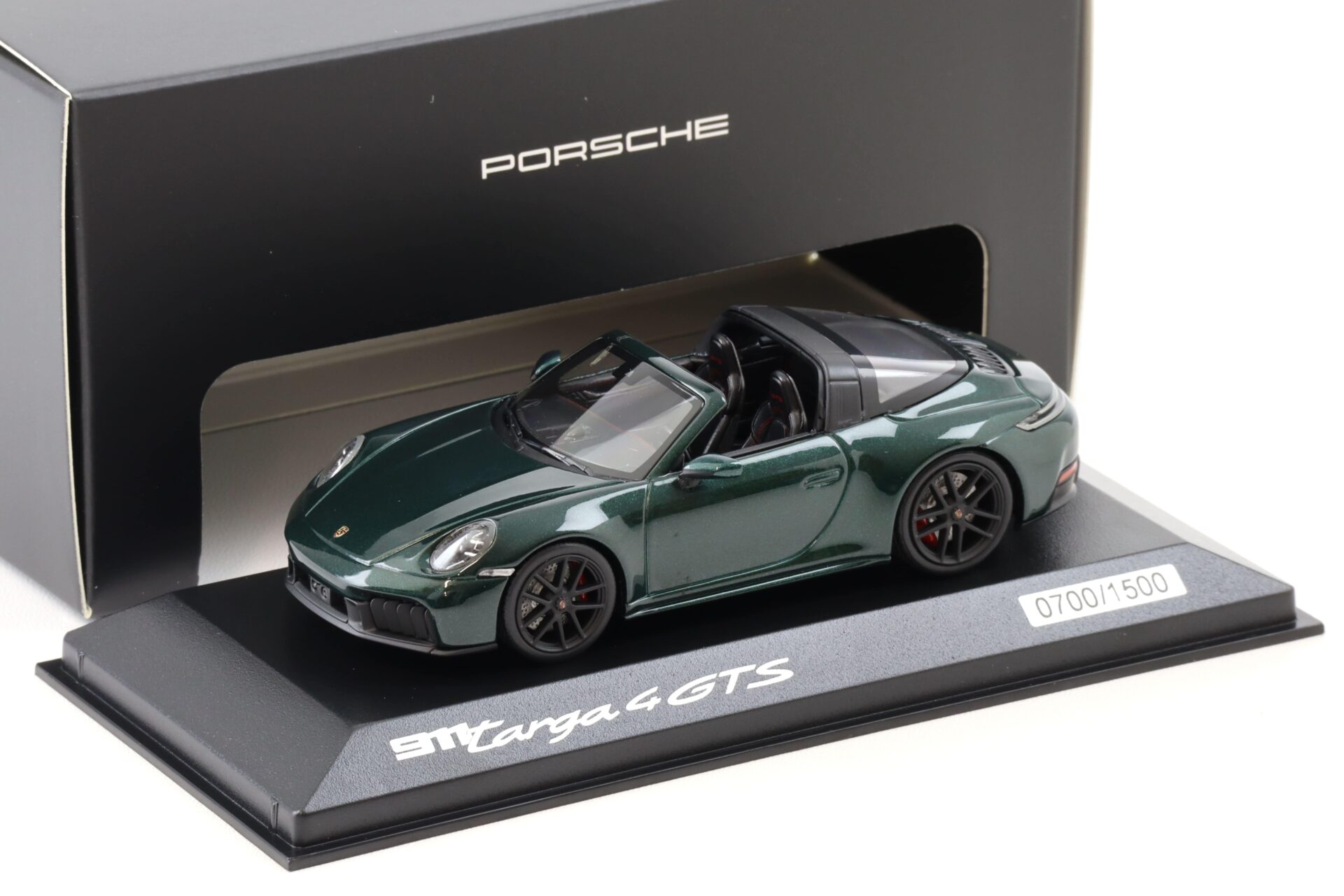 1:43 Minichamps Porsche 911 992.2 Targa 4 GTS Jet green WAP DEALER