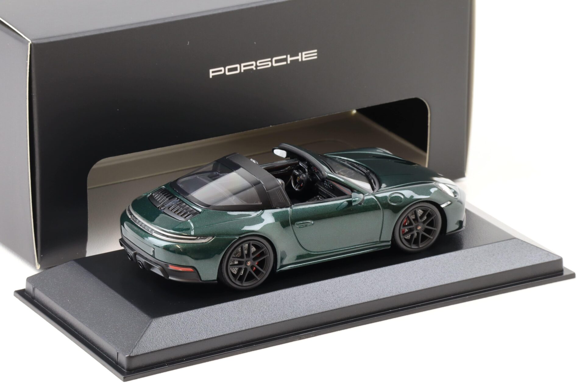1:43 Minichamps Porsche 911 992.2 Targa 4 GTS Jet green WAP DEALER