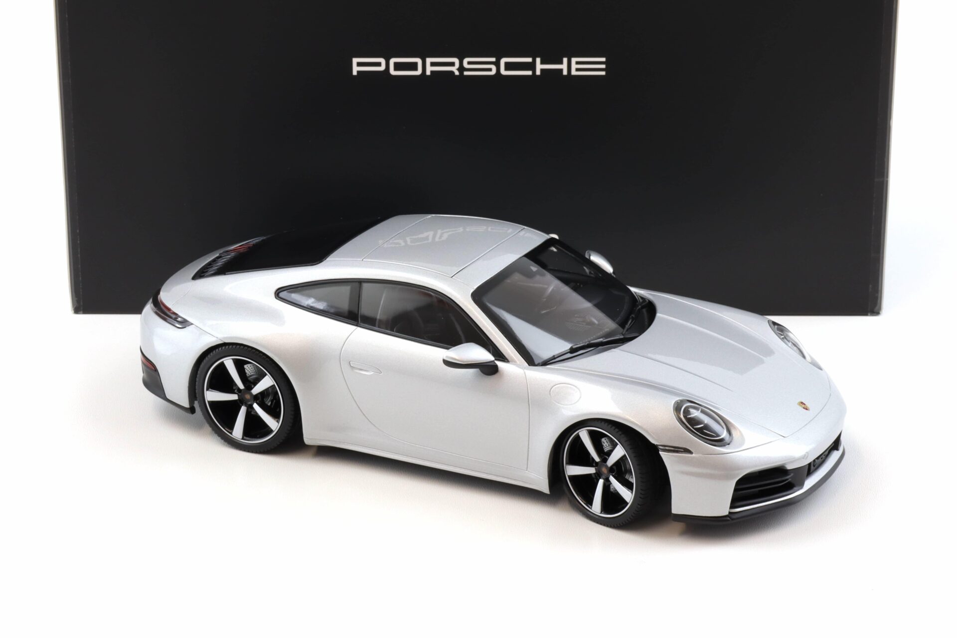 1:18 Minichamps Porsche 911 992.2 Carrera Coupe GT-silver metallic WAP DEALER