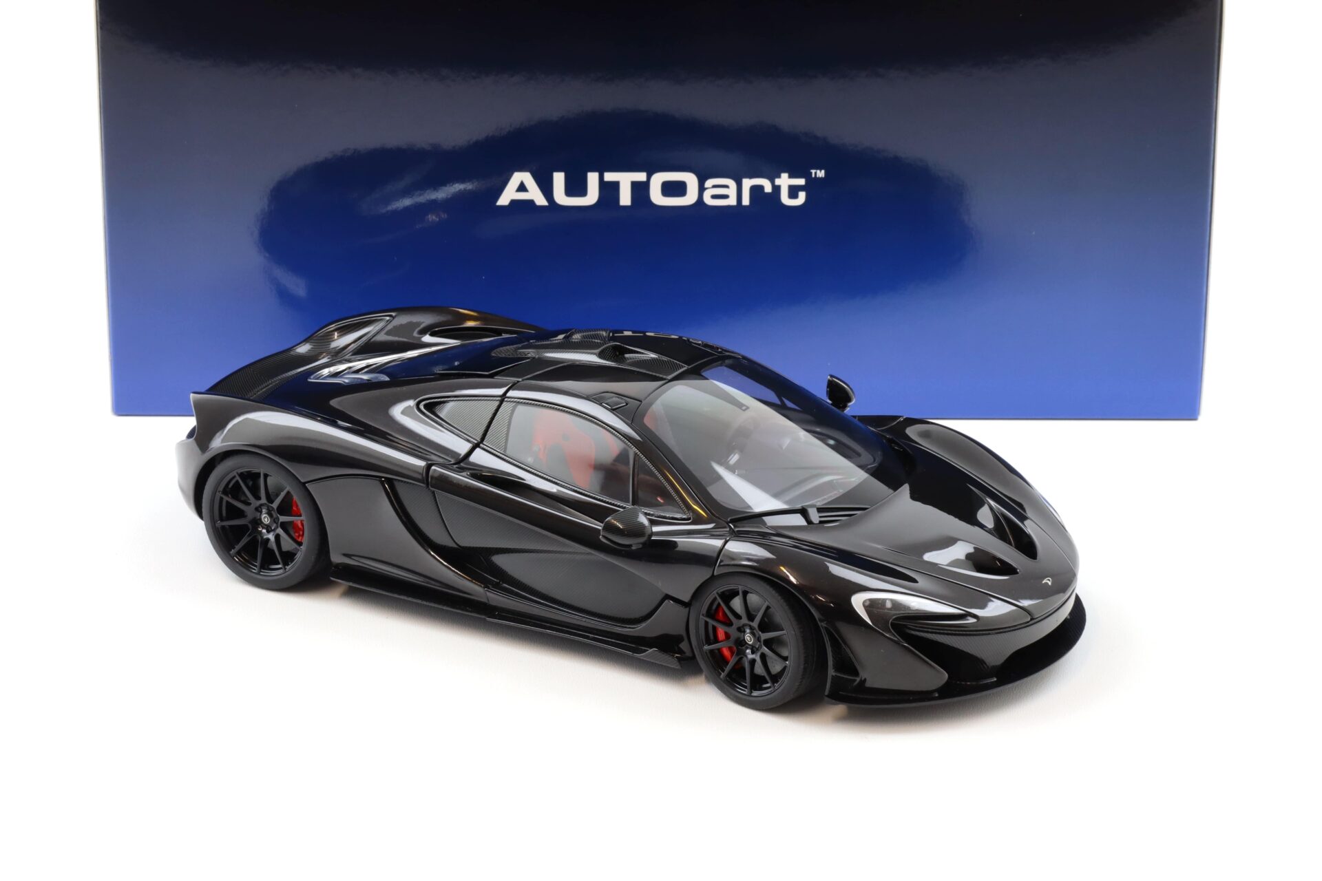 1:18 AUTOart McLAREN P1 2013 Fire black/ red black interior 76065