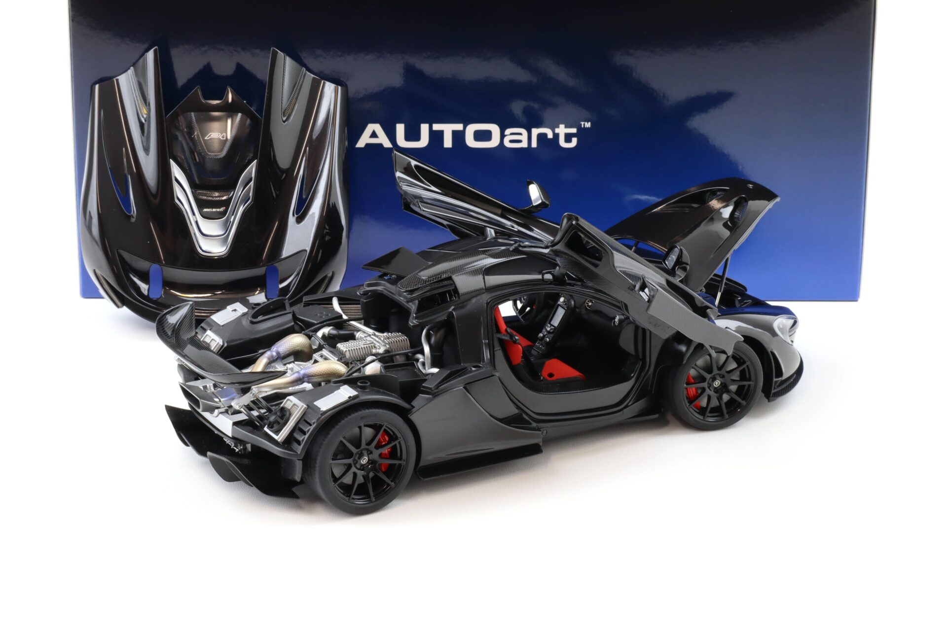 1:18 AUTOart McLAREN P1 2013 Fire black/ red black interior 76065