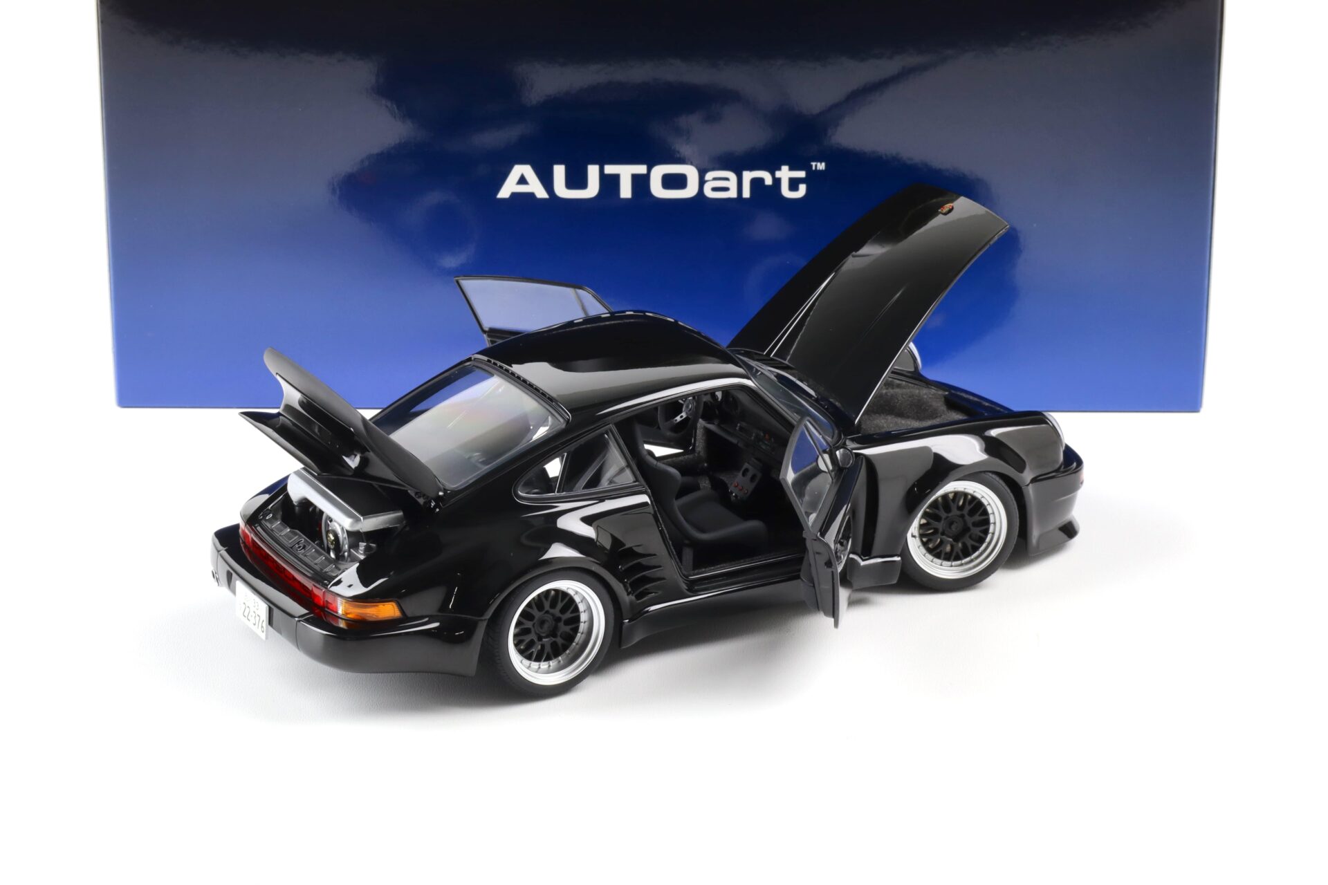 1:18 AUTOart Porsche 911 (930) Turbo WANGAN Midnight Blackbird Comic #1 Version