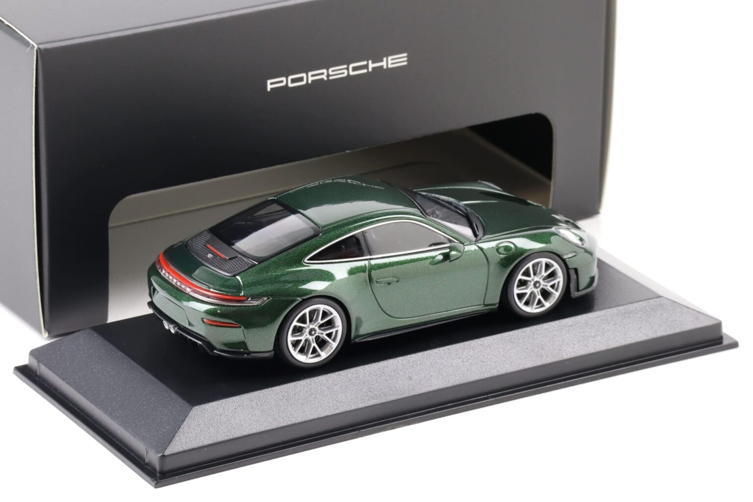 1 43 Minichamps Porsche 911 992 2 GT3 Touring Package Oak Green Neo WAP 1 43 Minichamps Porsche 911 992 2 GT3 Touring Package Oak Green Neo WAP