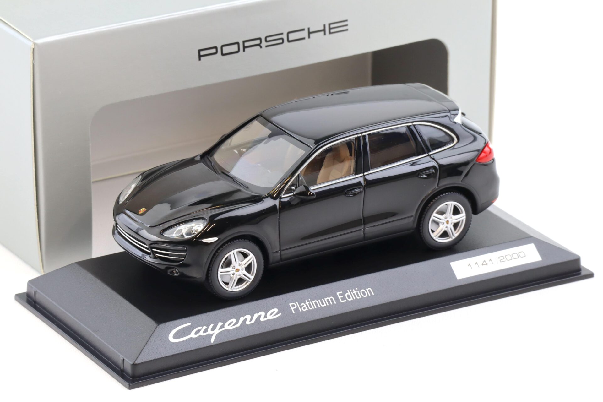 1:43 Minichamps Porsche Cayenne Platinum Edition 2013 black WAP DEALER