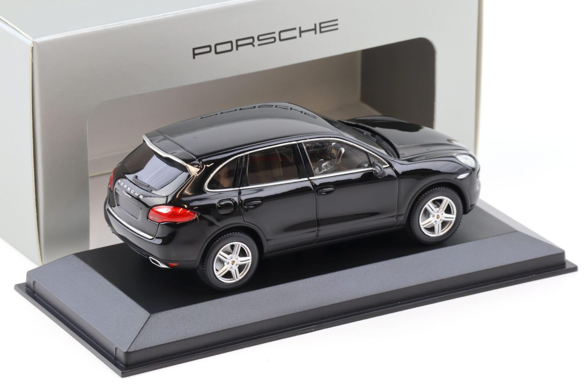 1:43 Minichamps Porsche Cayenne Platinum Edition 2013 black WAP DEALER