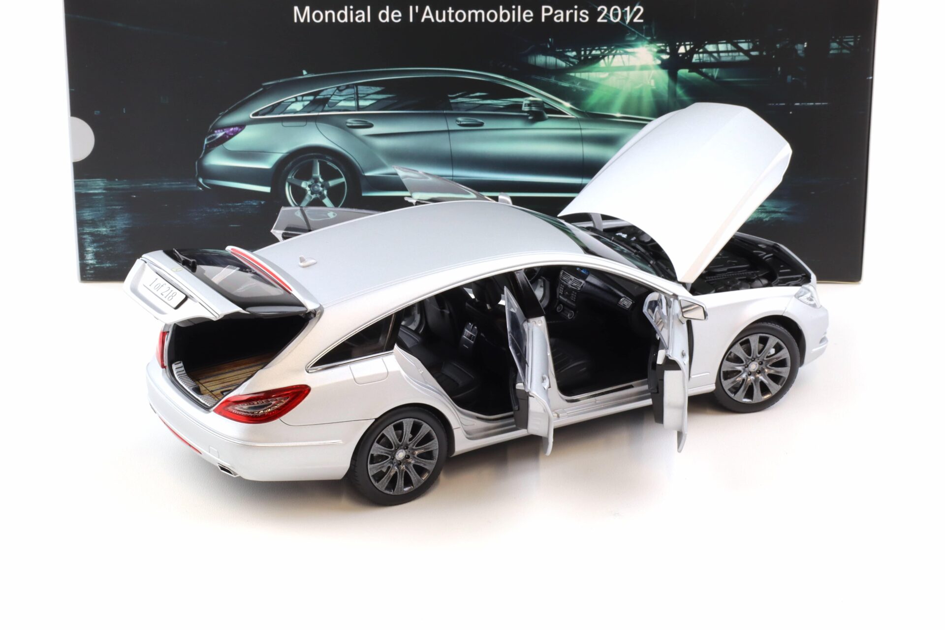 1:18 Norev Mercedes CLS Shooting Brake X218 Paris Motorshow 2012 silver DEALER VERION