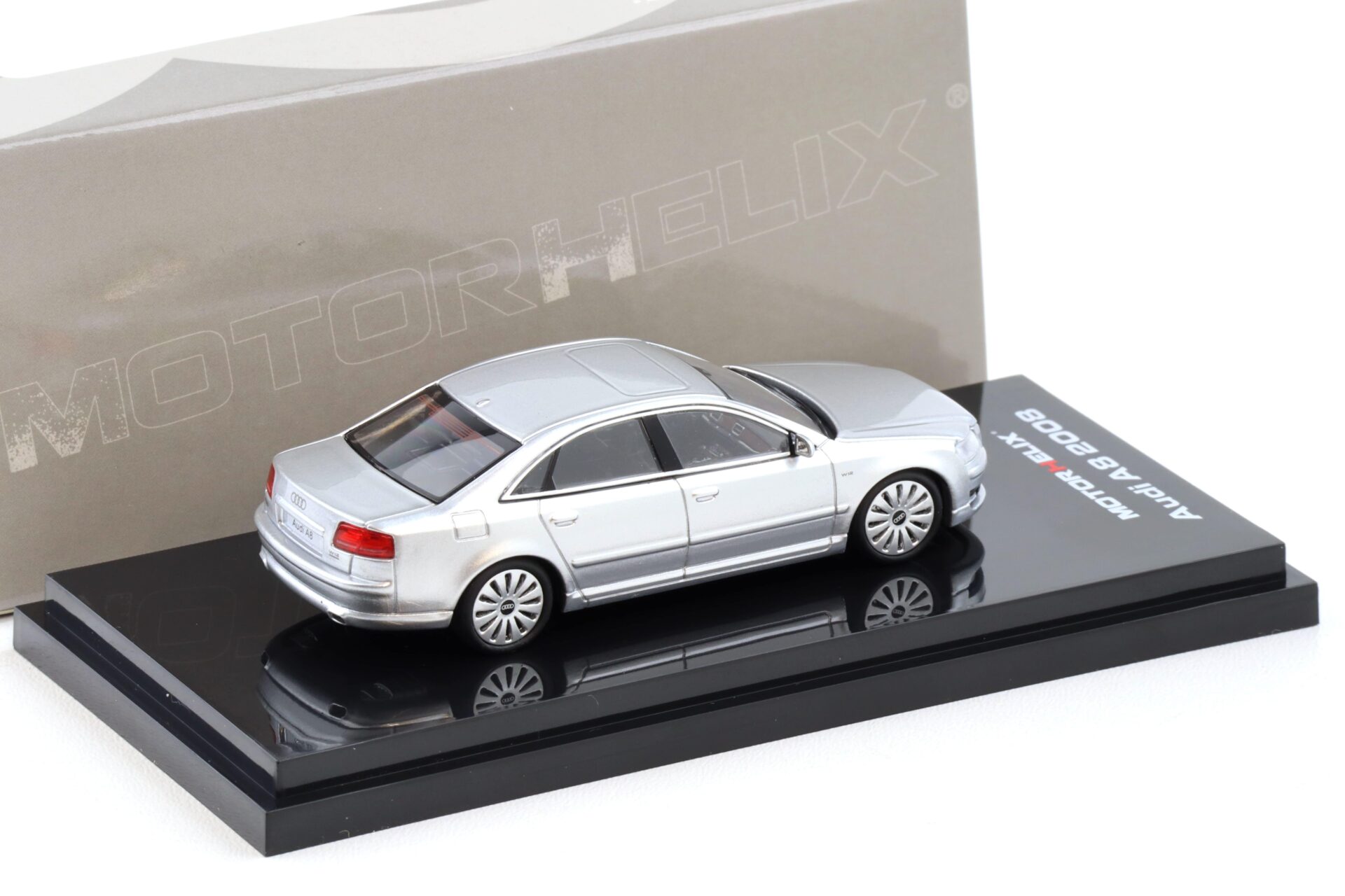 1:64 Motorhelix Audi A8 W12 Limousine D3 Ice silver metallic 2008