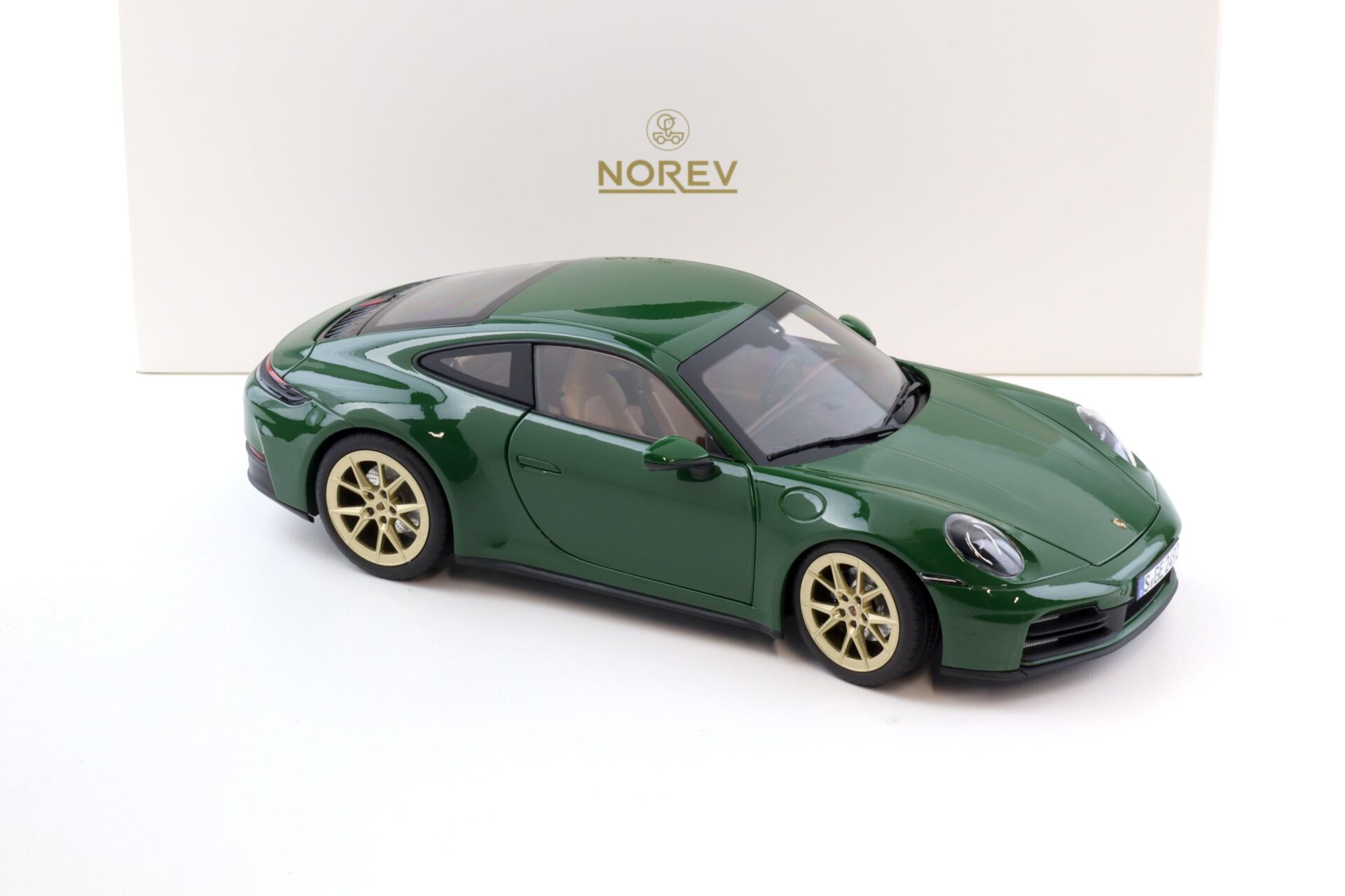 1:18 Norev Porsche 911 992.2 Carrera Coupe 2024 Irish green - Limited 200 pcs.