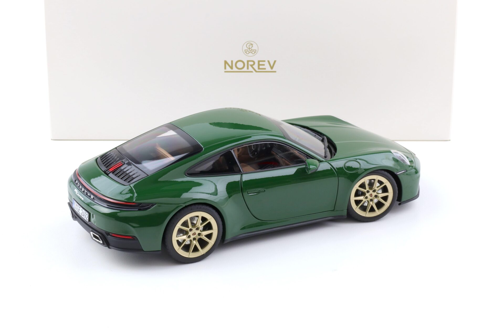 1:18 Norev Porsche 911 992.2 Carrera Coupe 2024 Irish green - Limited 200 pcs.