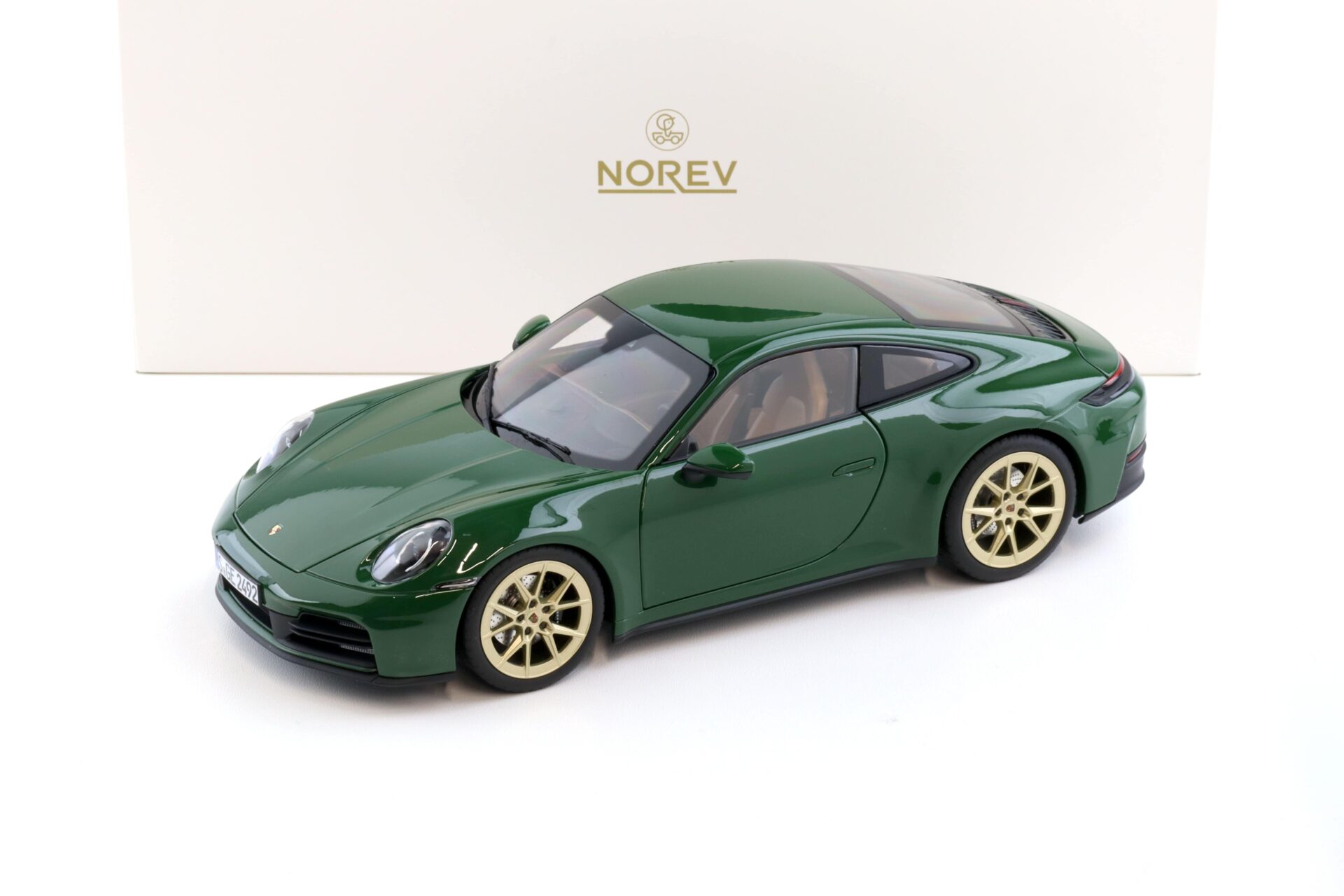 1:18 Norev Porsche 911 992.2 Carrera Coupe 2024 Irish green - Limited 200 pcs.