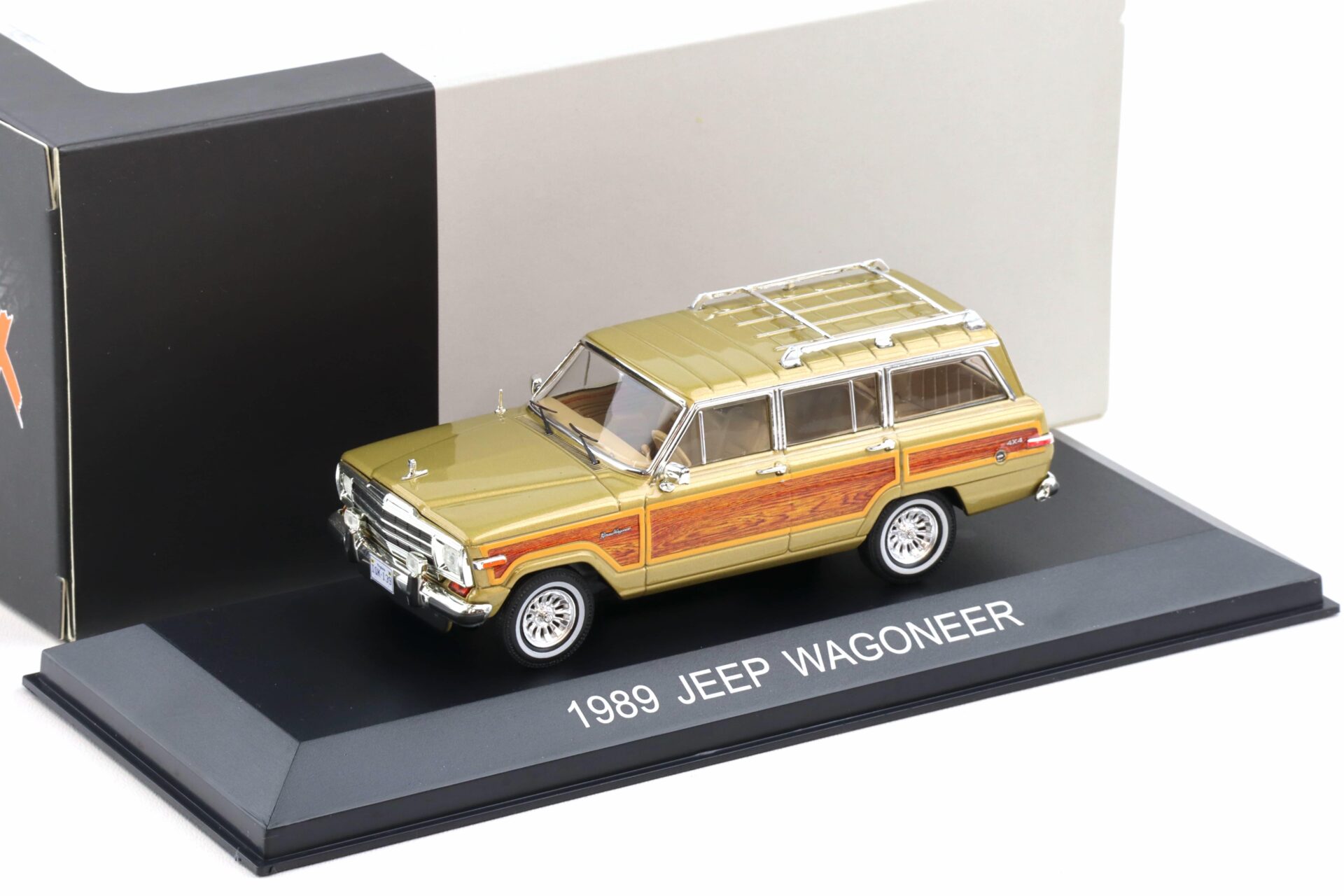 1:43 PremiumX Jeep Wagoneer 1989 gold/ wood - Limited 500 pcs.