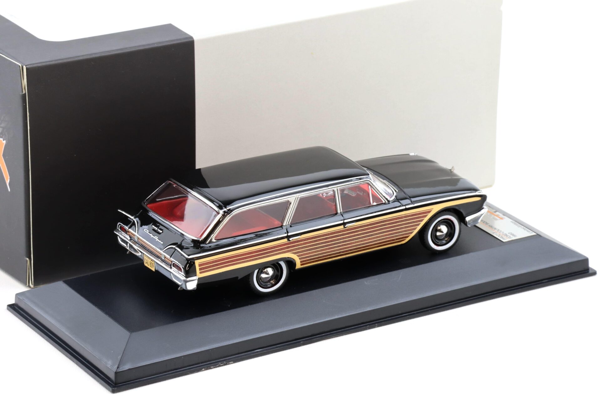 1:43 PremiumX Ford Country Squire Wagon 1960 black/ wood