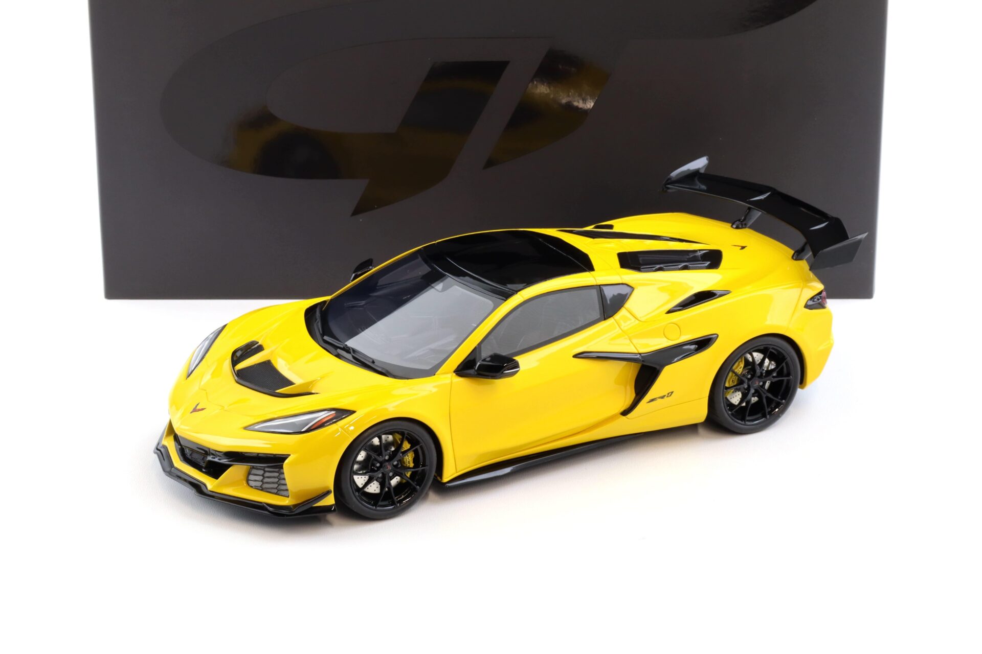 1:18 GT Spirit GT528 Chevrolet Corvette C8 ZR1 Coupe Competition yellow