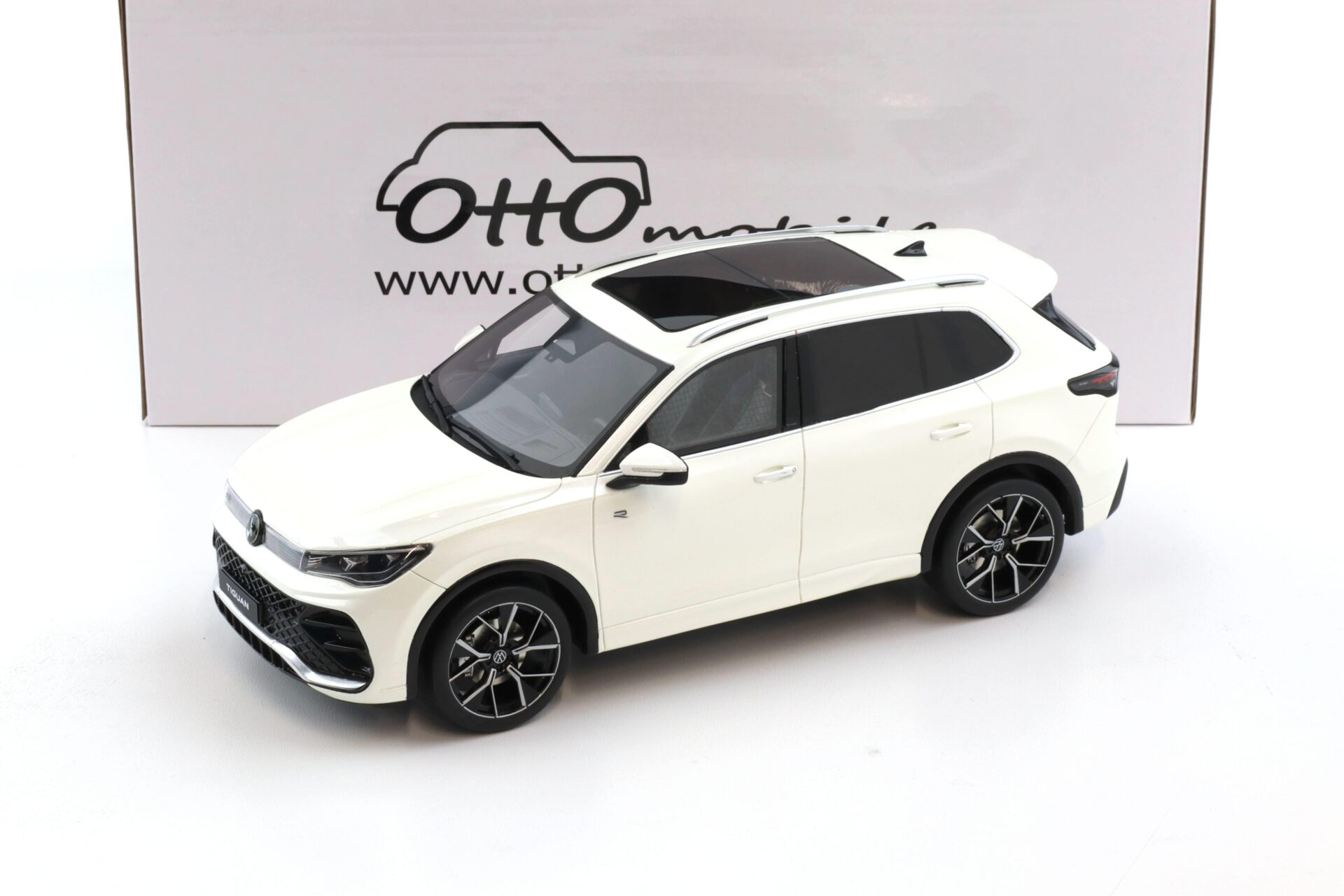 1:18 OTTO mobile OT1219 VW Tiguan E TSI R-Line 2024 pearl white