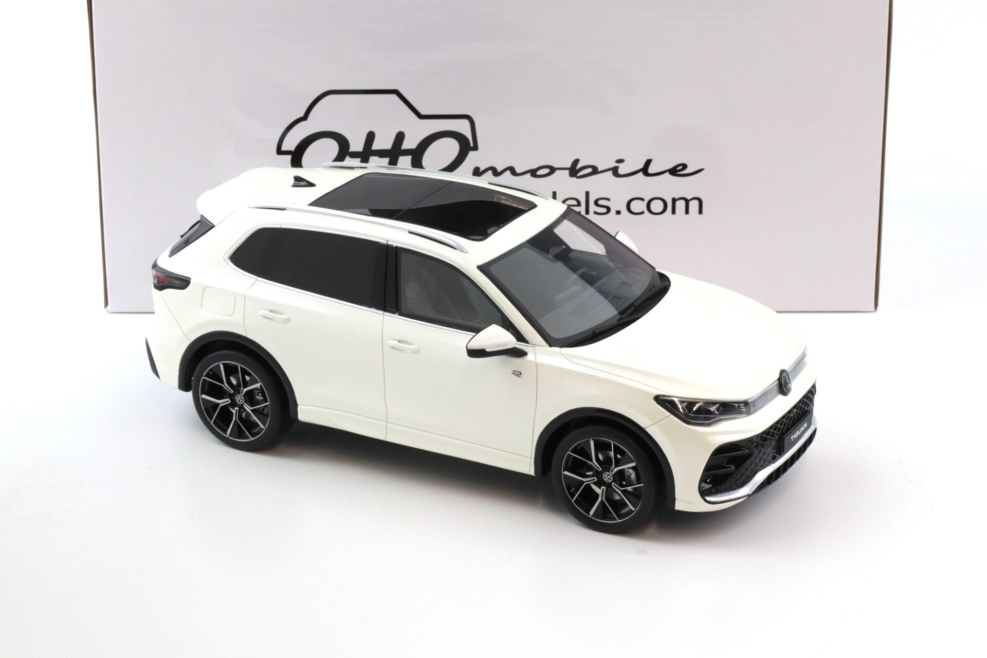 1:18 OTTO mobile OT1219 VW Tiguan E TSI R-Line 2024 pearl white
