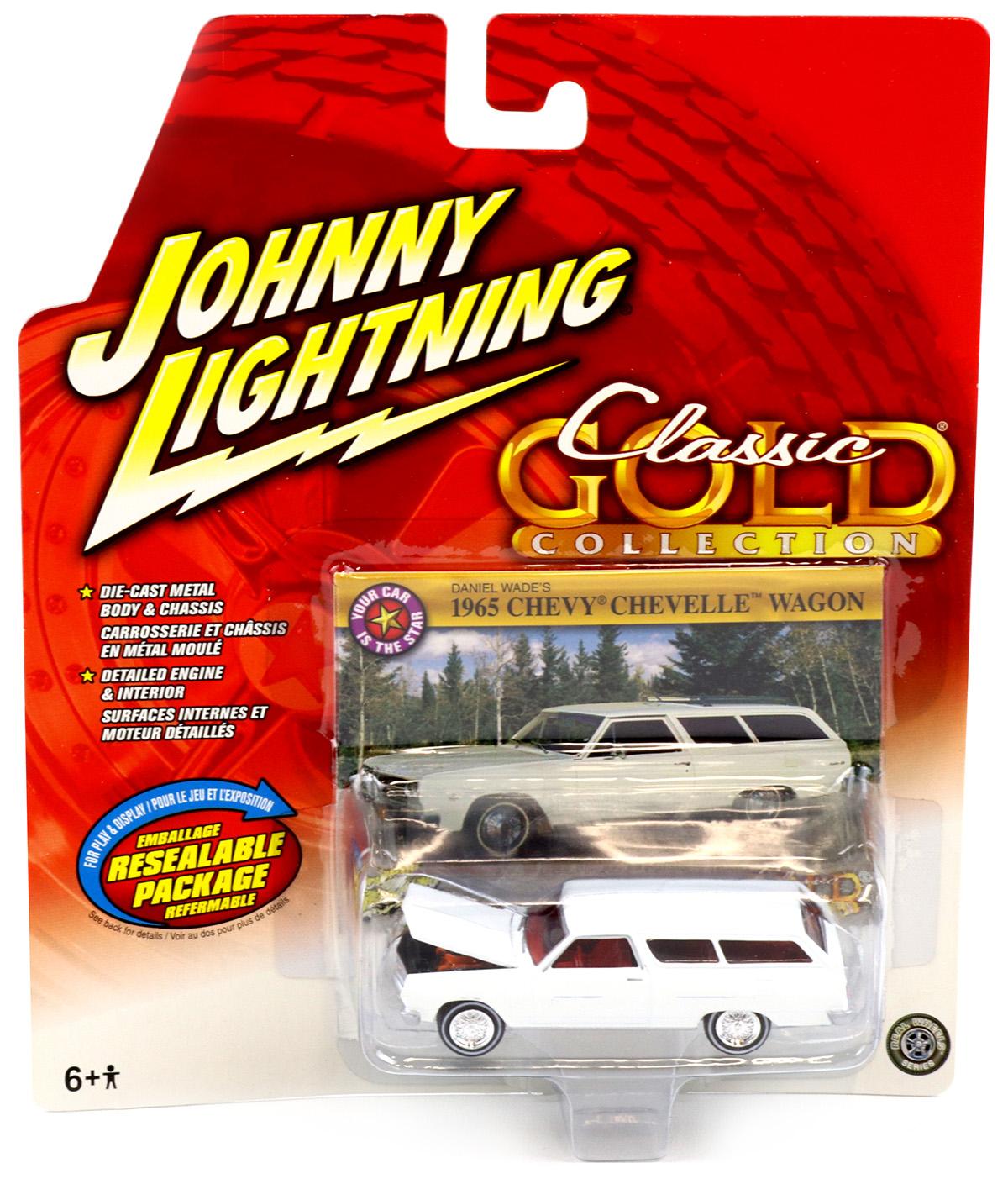 1:64 Johnny Lightning 1965 Chevy Chevelle Wagon Daniel Wade's white Classic Gold Collection