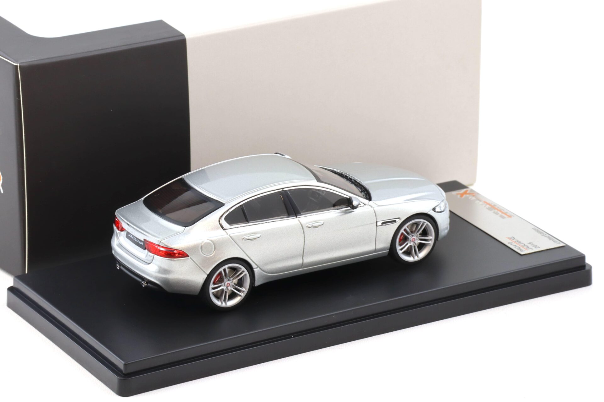 1:43 PremiumX Jaguar XE Limousine 2015 silver