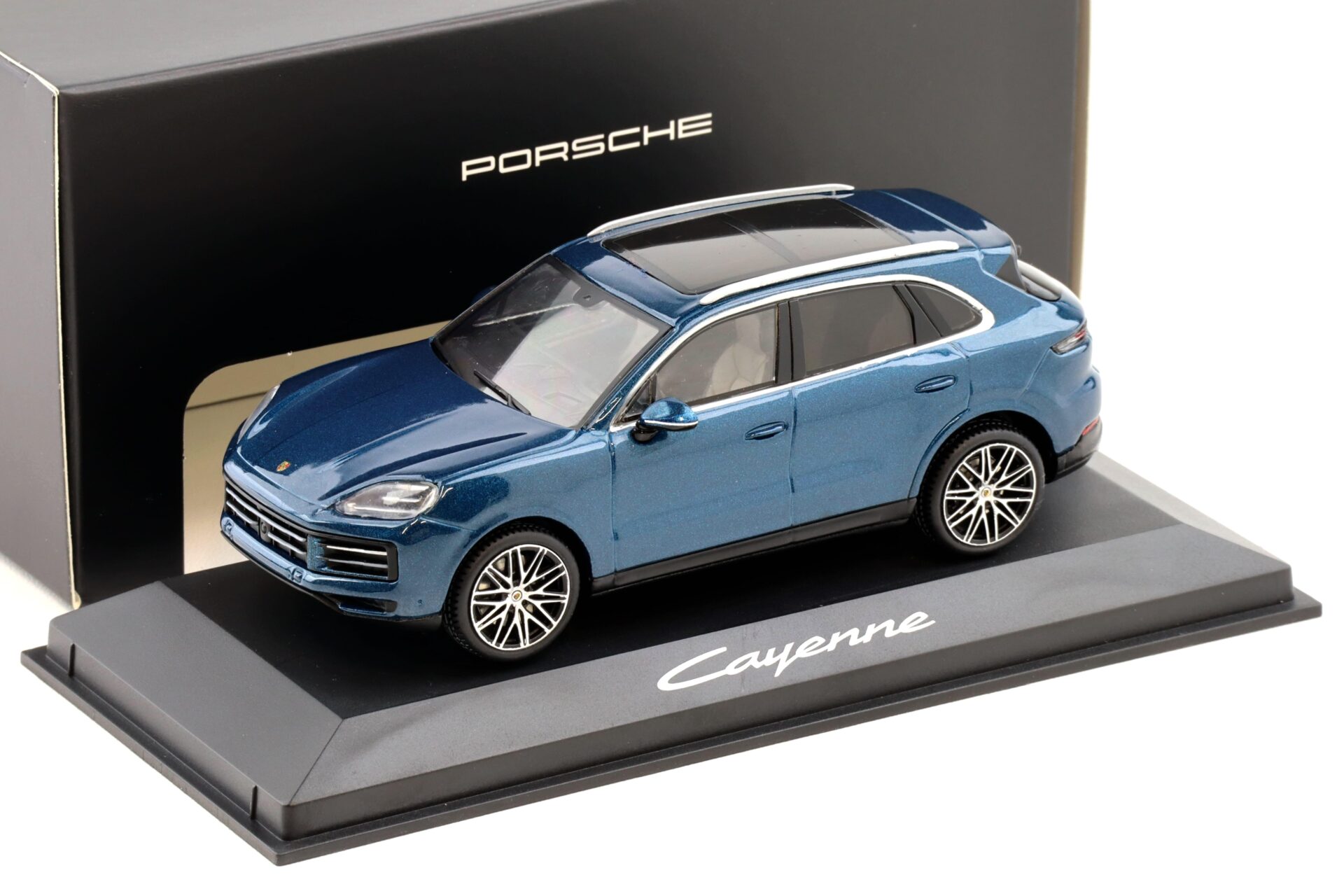 1:43 Solido Porsche Cayenne (E3 II) Montego blue WAP DEALER