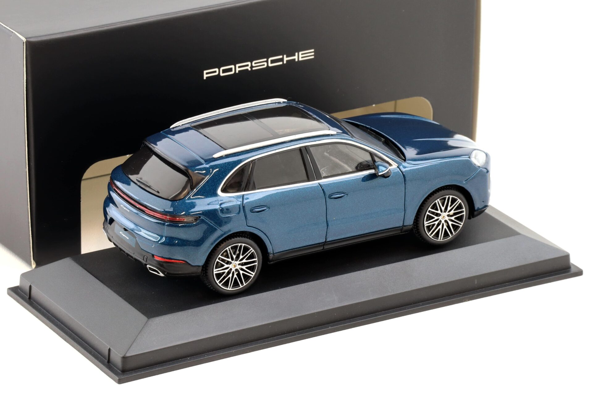 1:43 Solido Porsche Cayenne (E3 II) Montego blue WAP DEALER