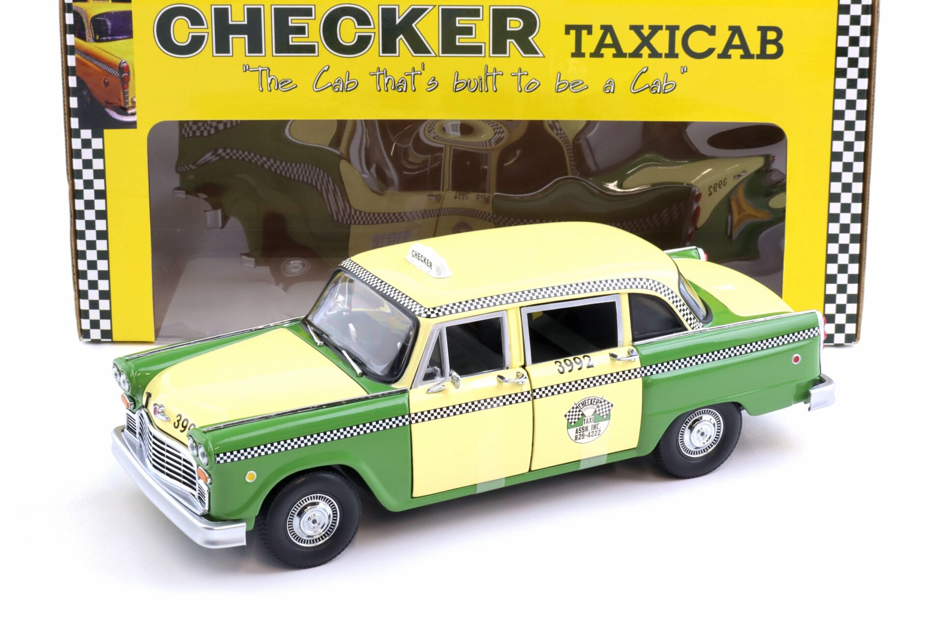 1:18 Sun Star 1981 Chicago Checker Cab Taxi Assn. Inc. green/ beige